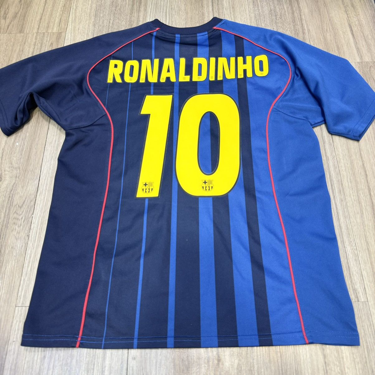 Nike Barcelona 04/05 stadium away shirt #10 Ronaldinho Size US S / EU 44-46 / 1 - 2 Thumbnail