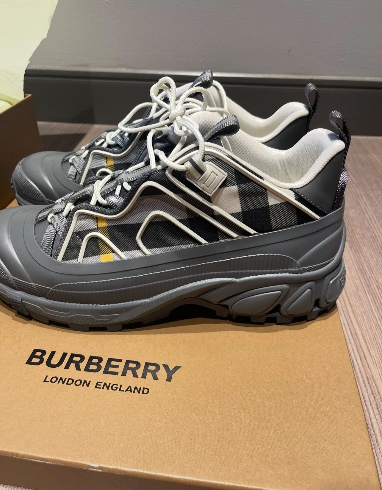 Burberry Burberry Arthur Grey Size US 11 / EU 44 - 2 Thumbnail