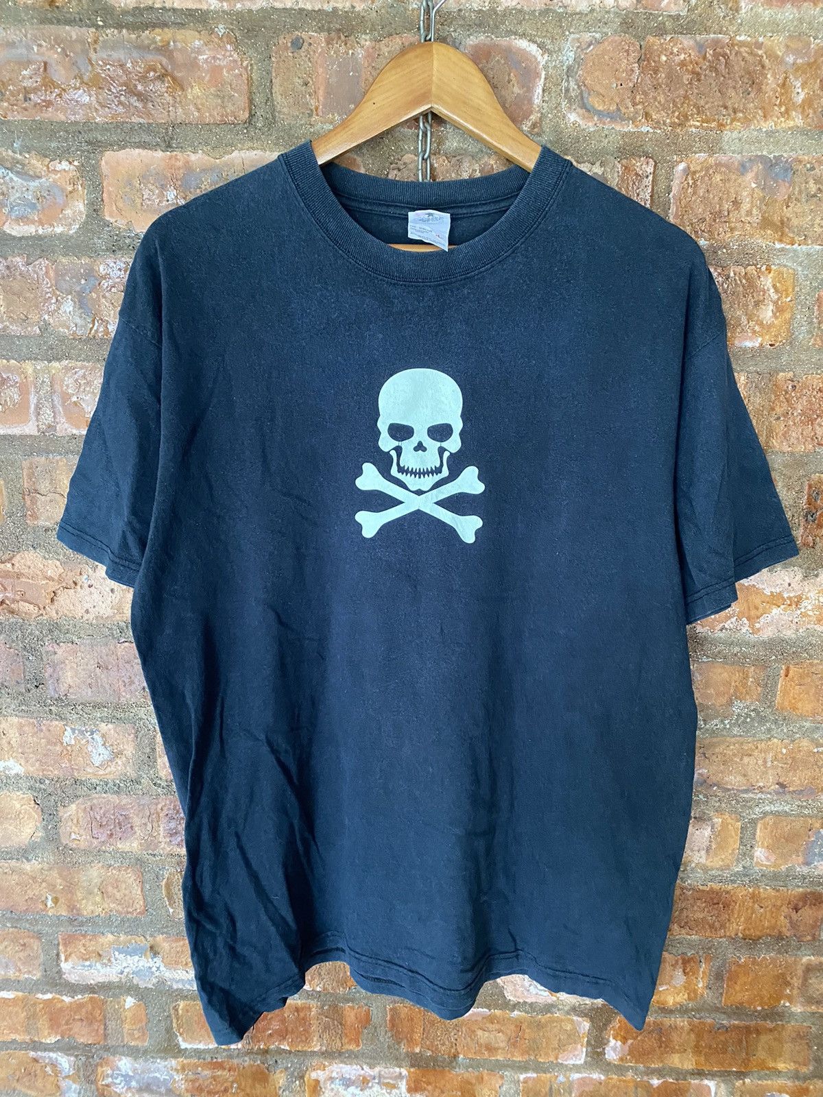 Vintage 1990s Skull and Cross bones Anvill tee Size US L / EU 52-54 / 3 - 2 Thumbnail