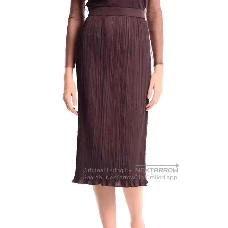 Max Mara MaxMara Pleated Midi Skirt in Deep Purple . Size 23" - 1 Thumbnail