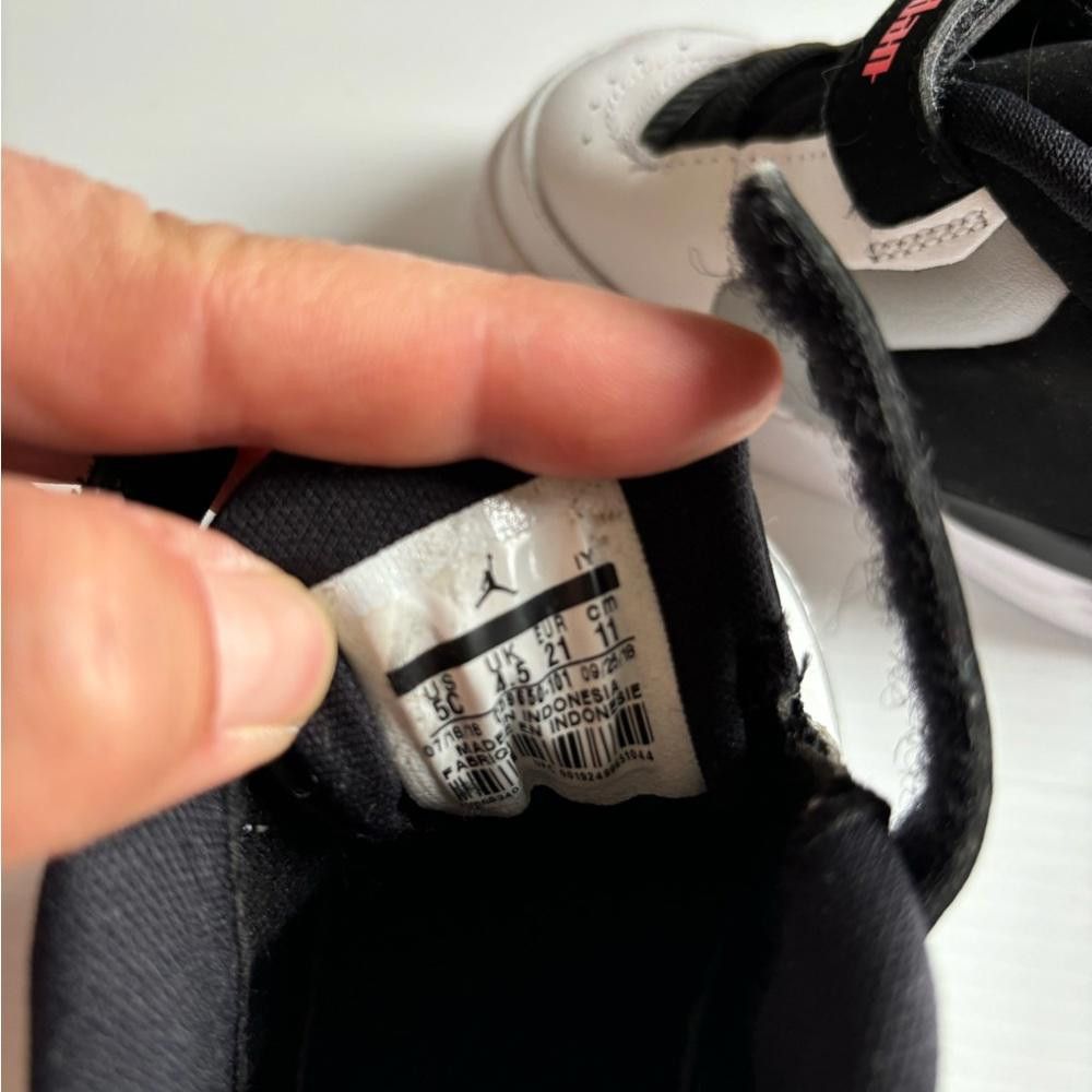Designer Jordan toddlers sneakers Size US 5 / EU 37 - 5 Thumbnail