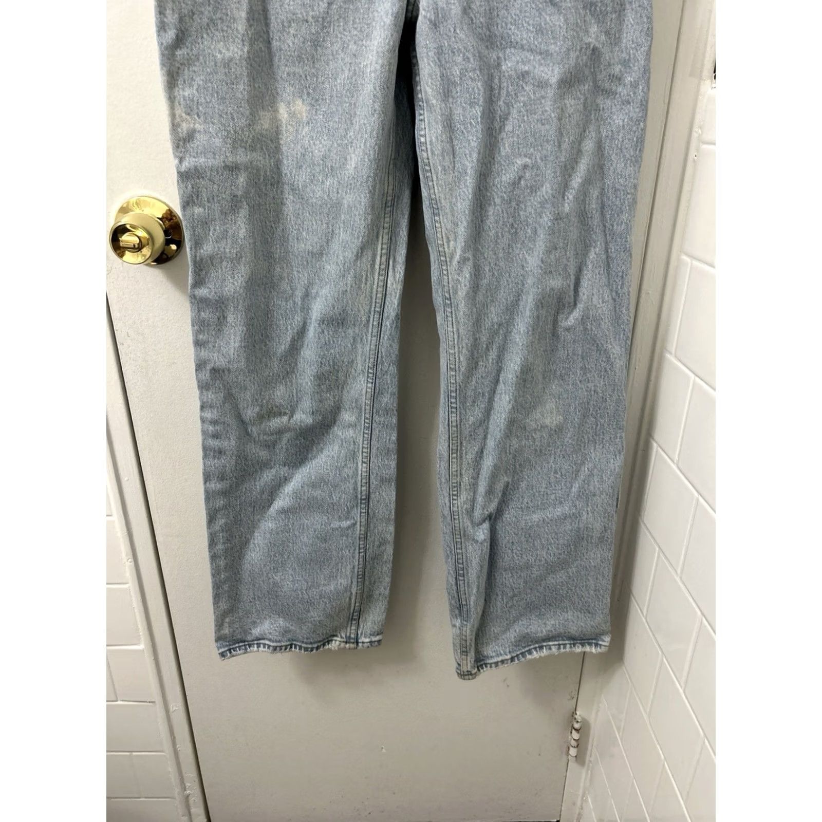 Abercrombie & Fitch Abercrombie & Fitch Jeans Womens 28x30 Light Wash 90s Relaxed Jean High Rise Straight 5-Pocket Distressed Size 28" / US 6 / IT 42 - 3 Thumbnail