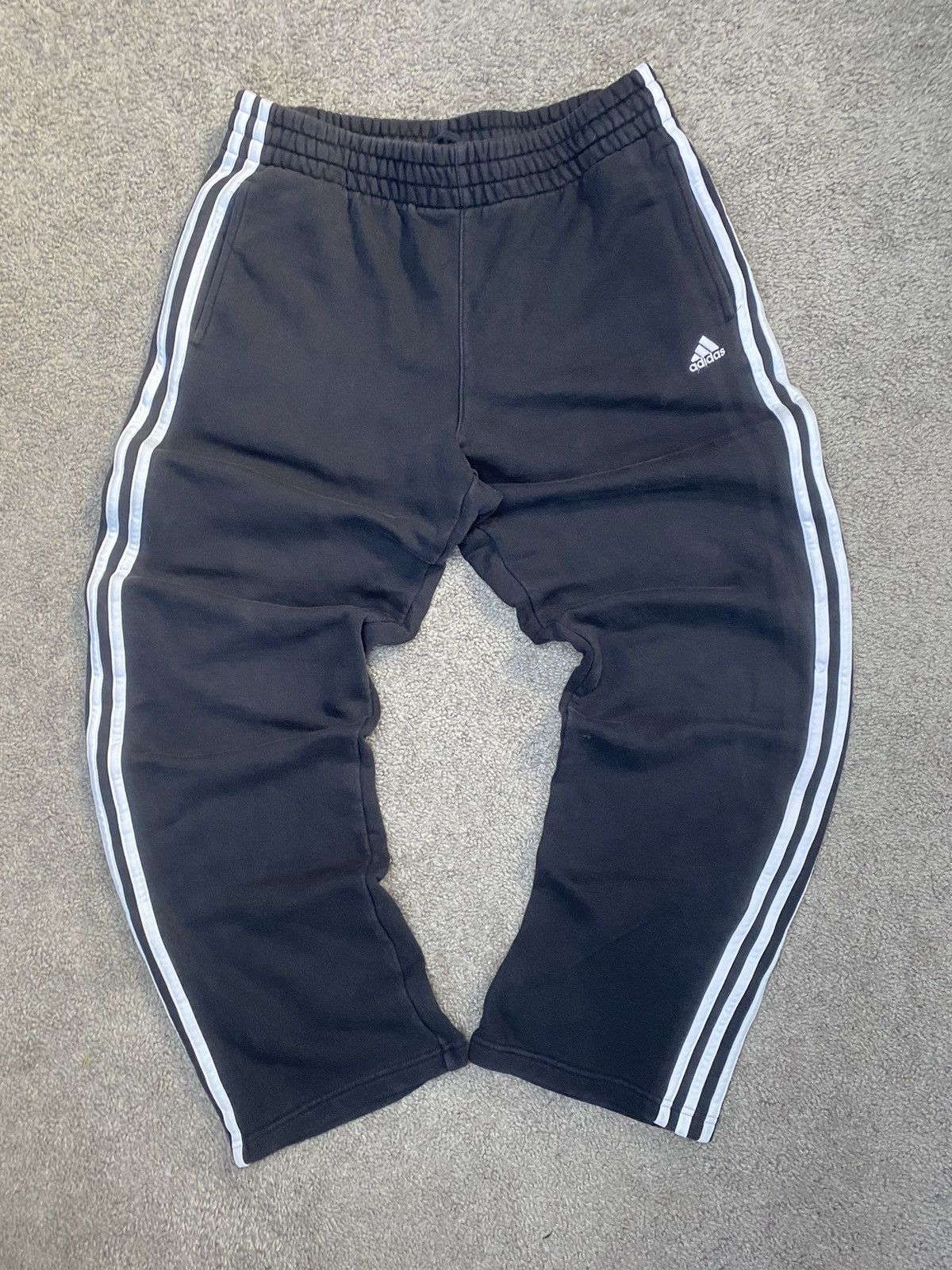 Adidas × Vintage Vintage Baggy Adidas Sweatpants Size US 30 / EU 46 - 1 Thumbnail
