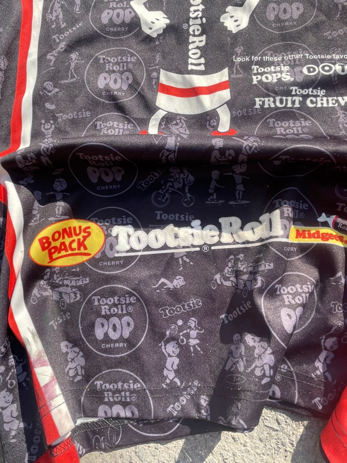 Southpole Rare Southpole x Tootsie Roll Y2K All-Over Print Jersey Size US L / EU 52-54 / 3 - 4 Thumbnail
