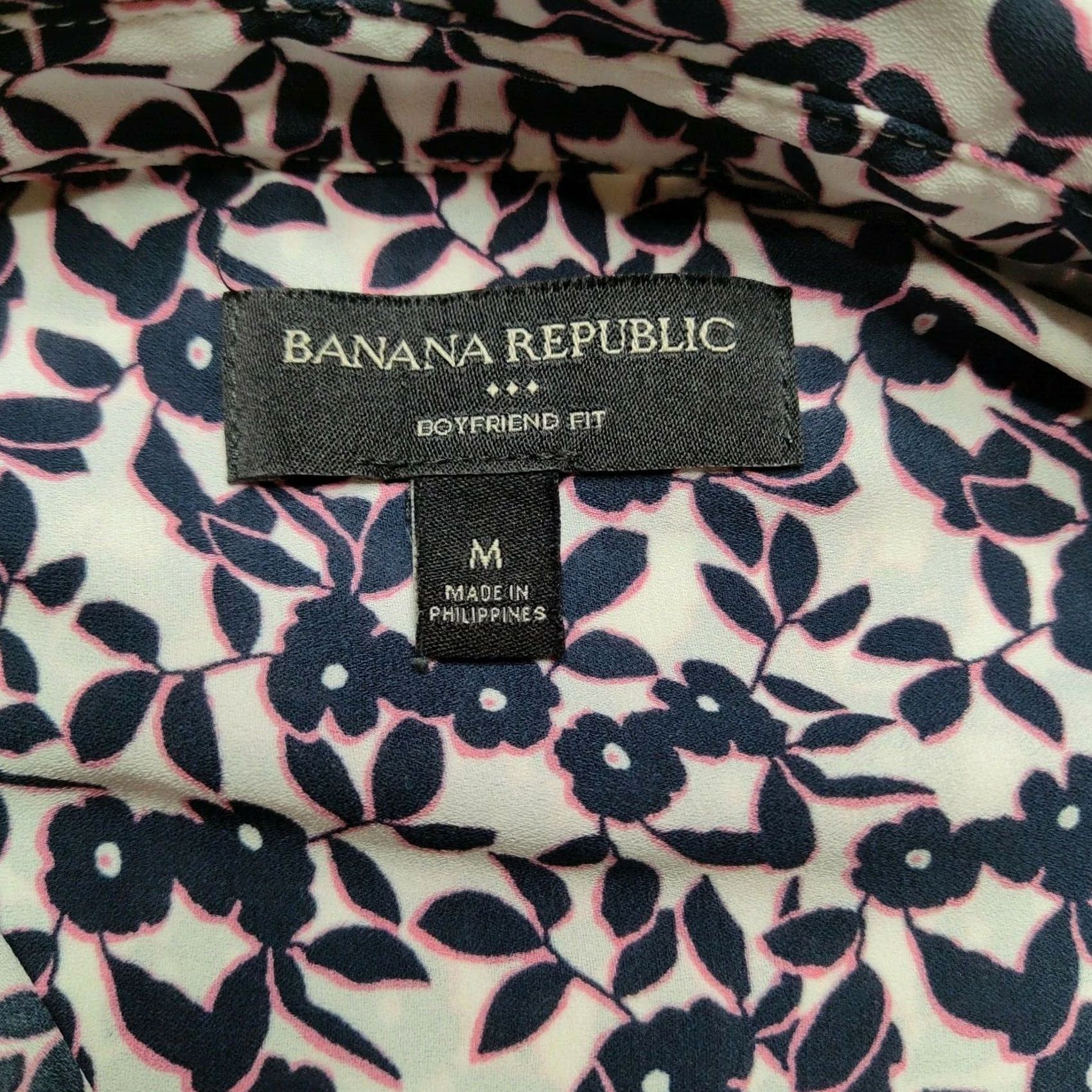 Banana Republic Banana Republic Women Medium Blue Floral V-Neck Back Button Pullover Top Size M / US 6-8 / IT 42-44 - 4 Thumbnail