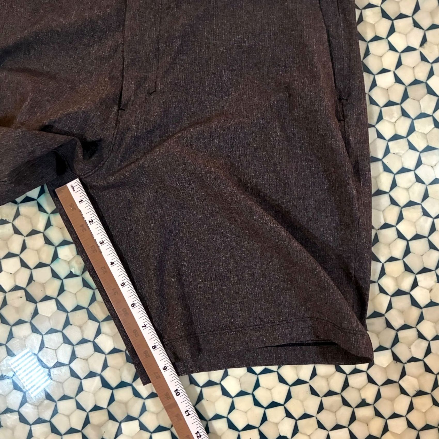 Lululemon EUC Lululemon Commission 9" Shorts Charcoal Gray Mens 34 Performance Stretch Size US 34 / EU 50 - 7 Thumbnail