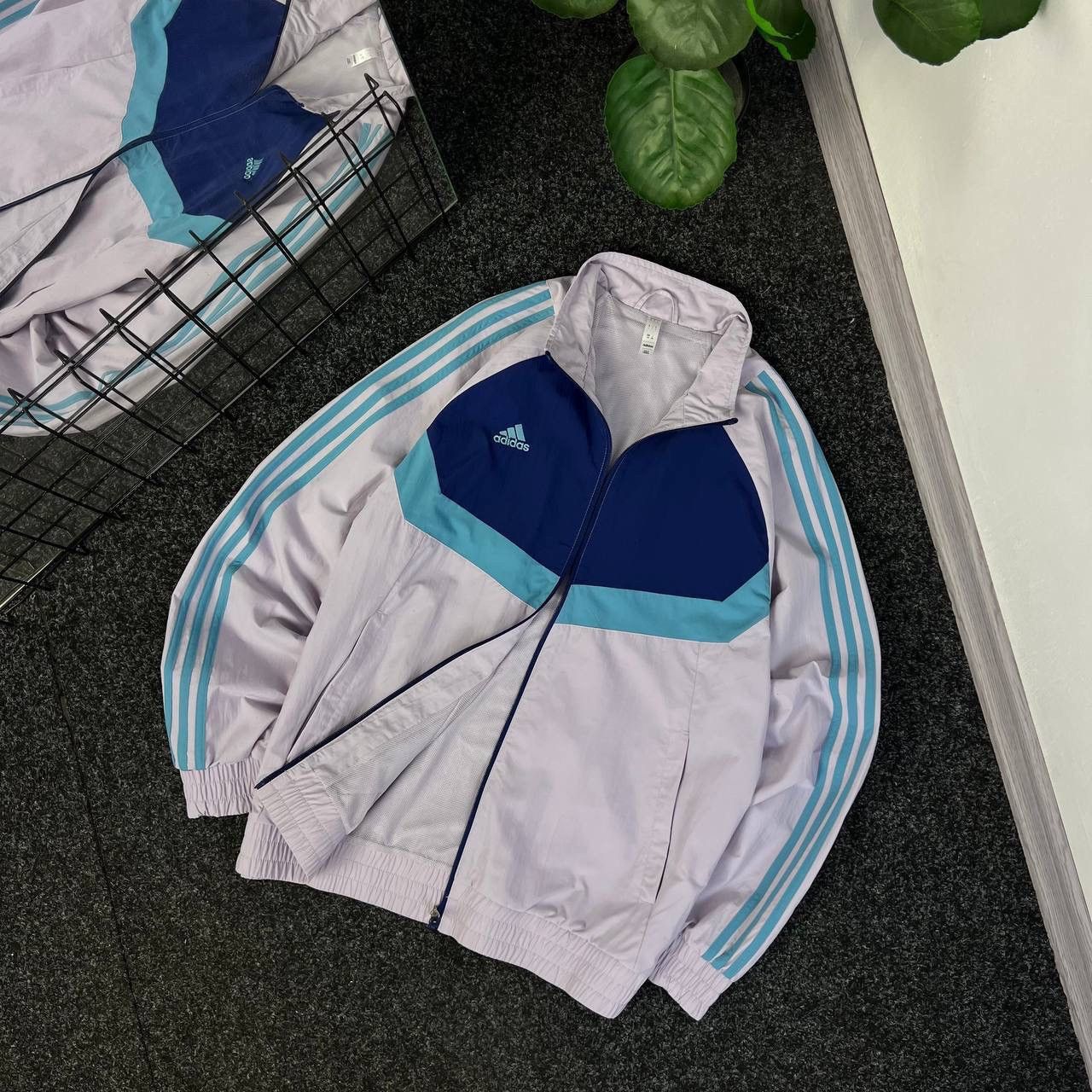Adidas Adidas light track zip jacket nylon old school casual style Size US L / EU 52-54 / 3 - 1 Thumbnail