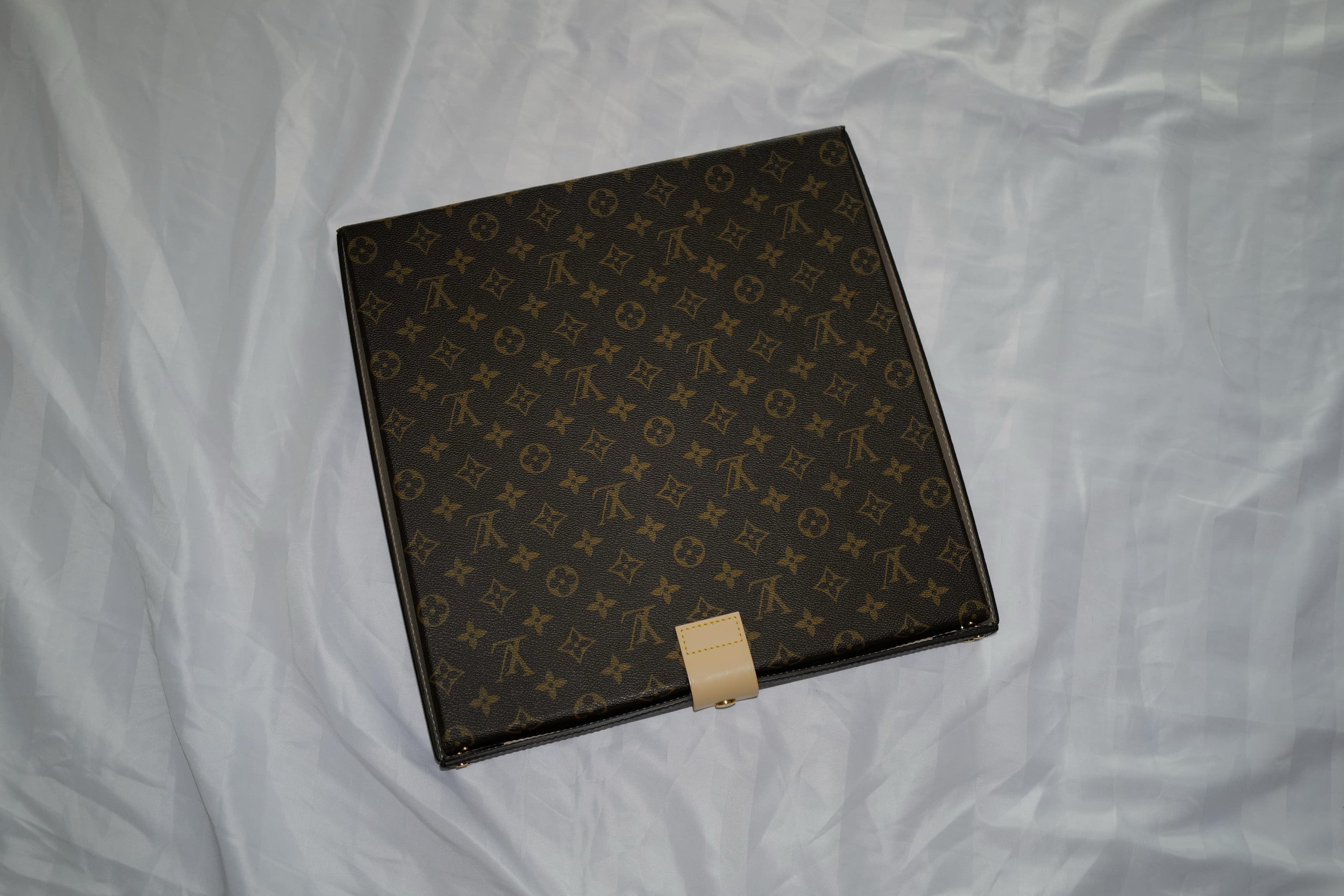 Louis Vuitton Louis Vuitton Pizza Box Case GI0634 Size ONE SIZE - 9 Thumbnail