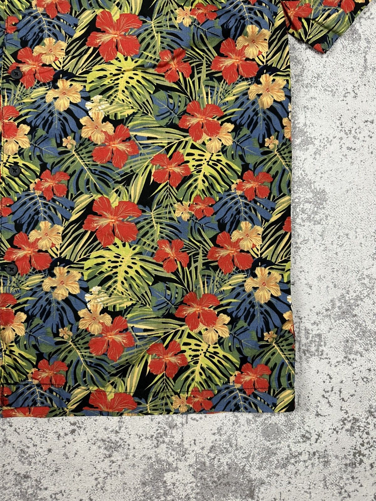 Urban Classics Floral Hawaiian Shirt Bold Tropical Print Size US L / EU 52-54 / 3 - 6 Thumbnail