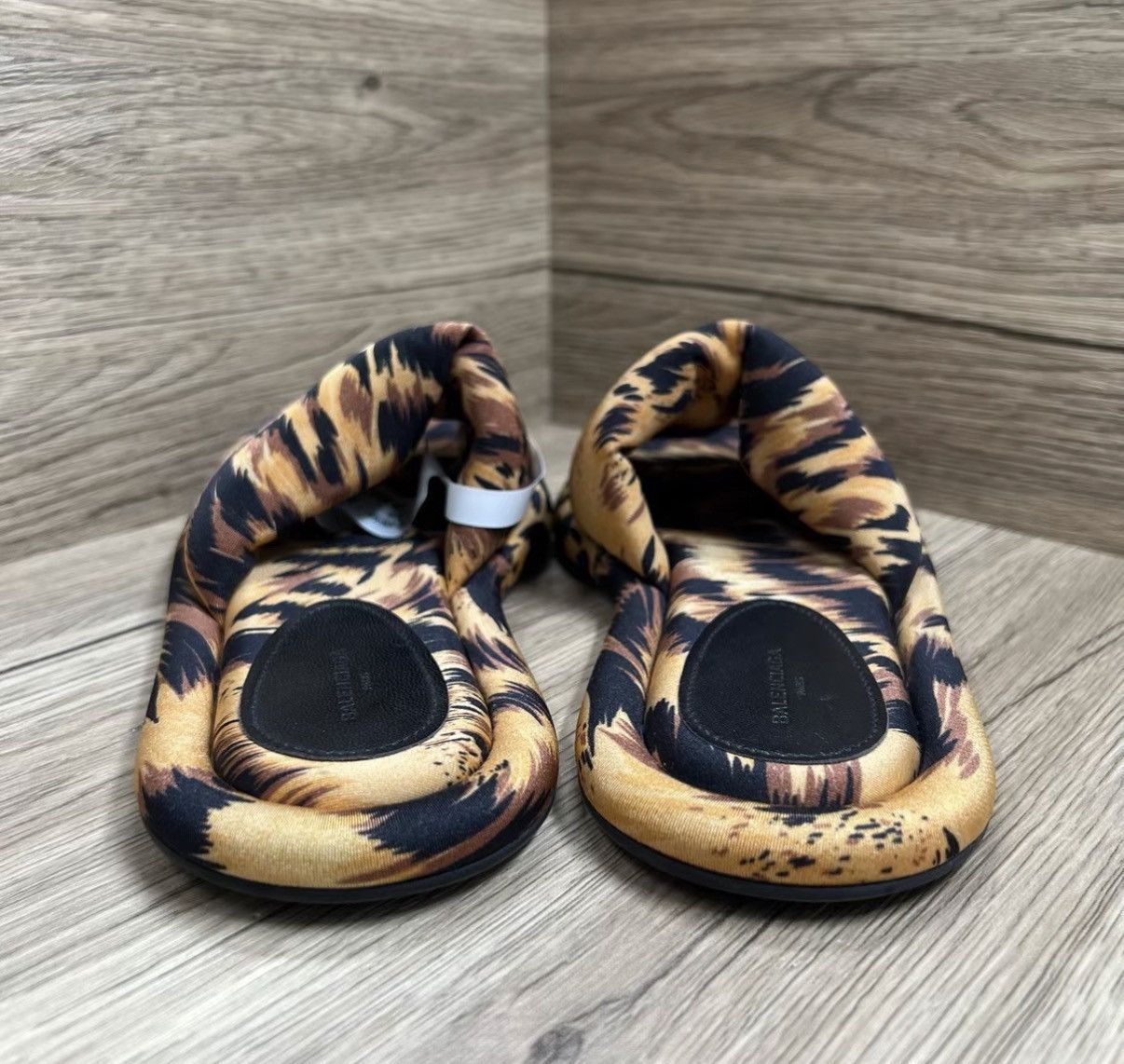 Balenciaga Balenciaga Black & Yellow Tiger Print Slippers J41 Size US 6 / IT 36 - 4 Thumbnail