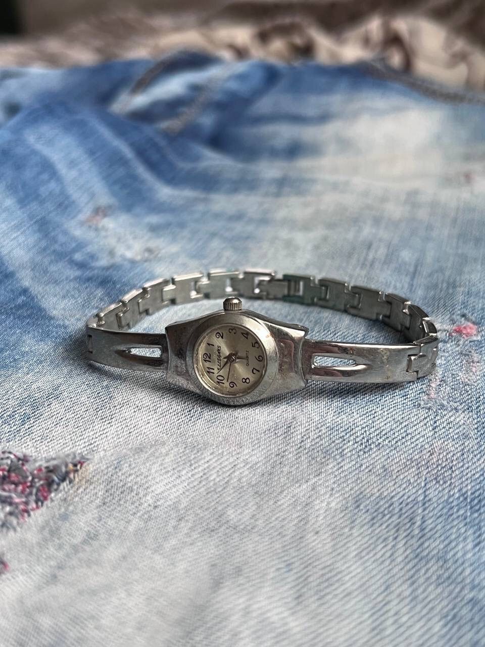 Japanese Brand × Vintage Vintage Silver Japanese style futuristic Watch Retro 90s Size ONE SIZE - 2 Thumbnail