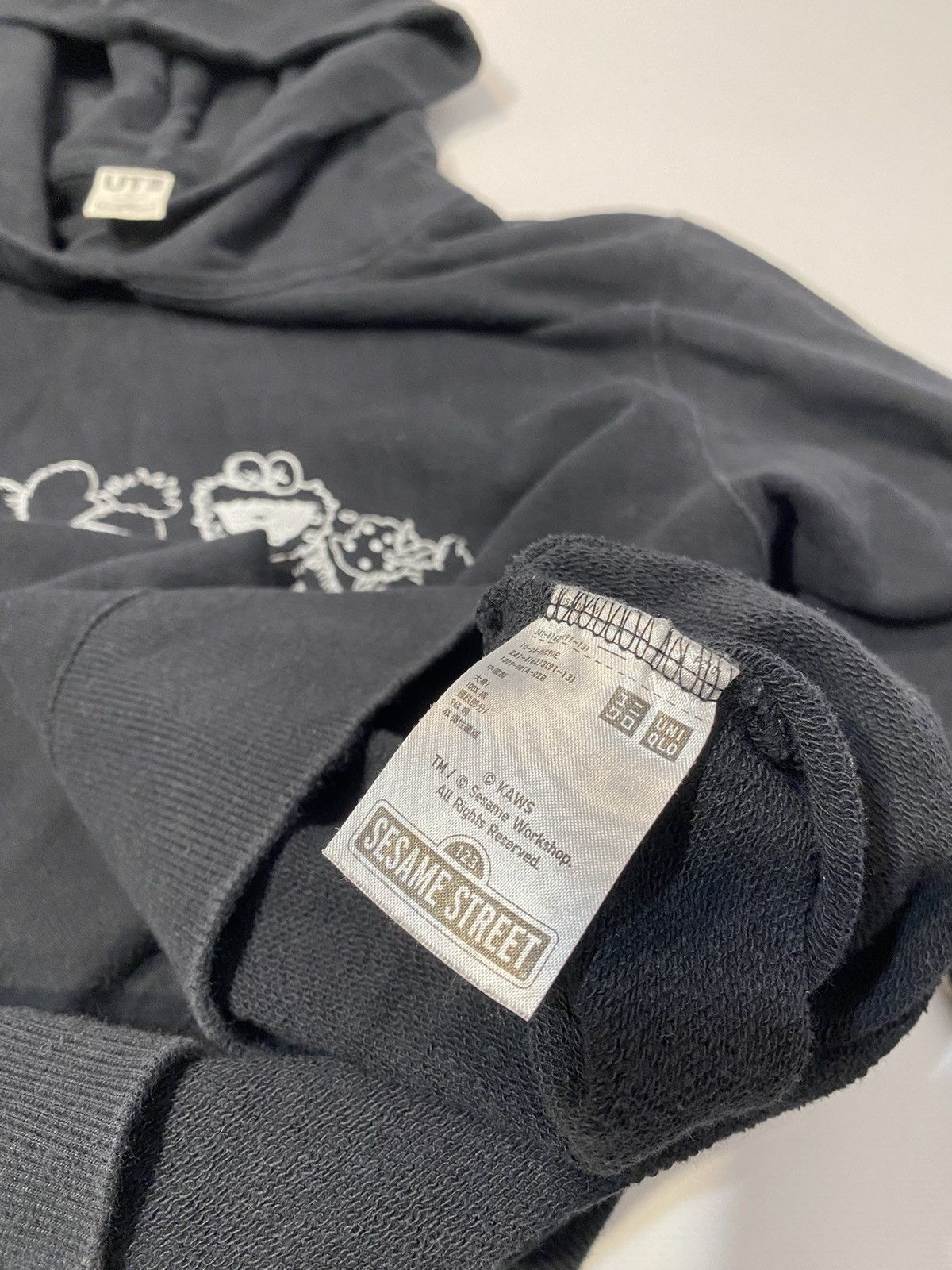 Kaws × Uniqlo Kaws x Uniqlo Rare Hoodie Size US XL / EU 56 / 4 - 5 Thumbnail