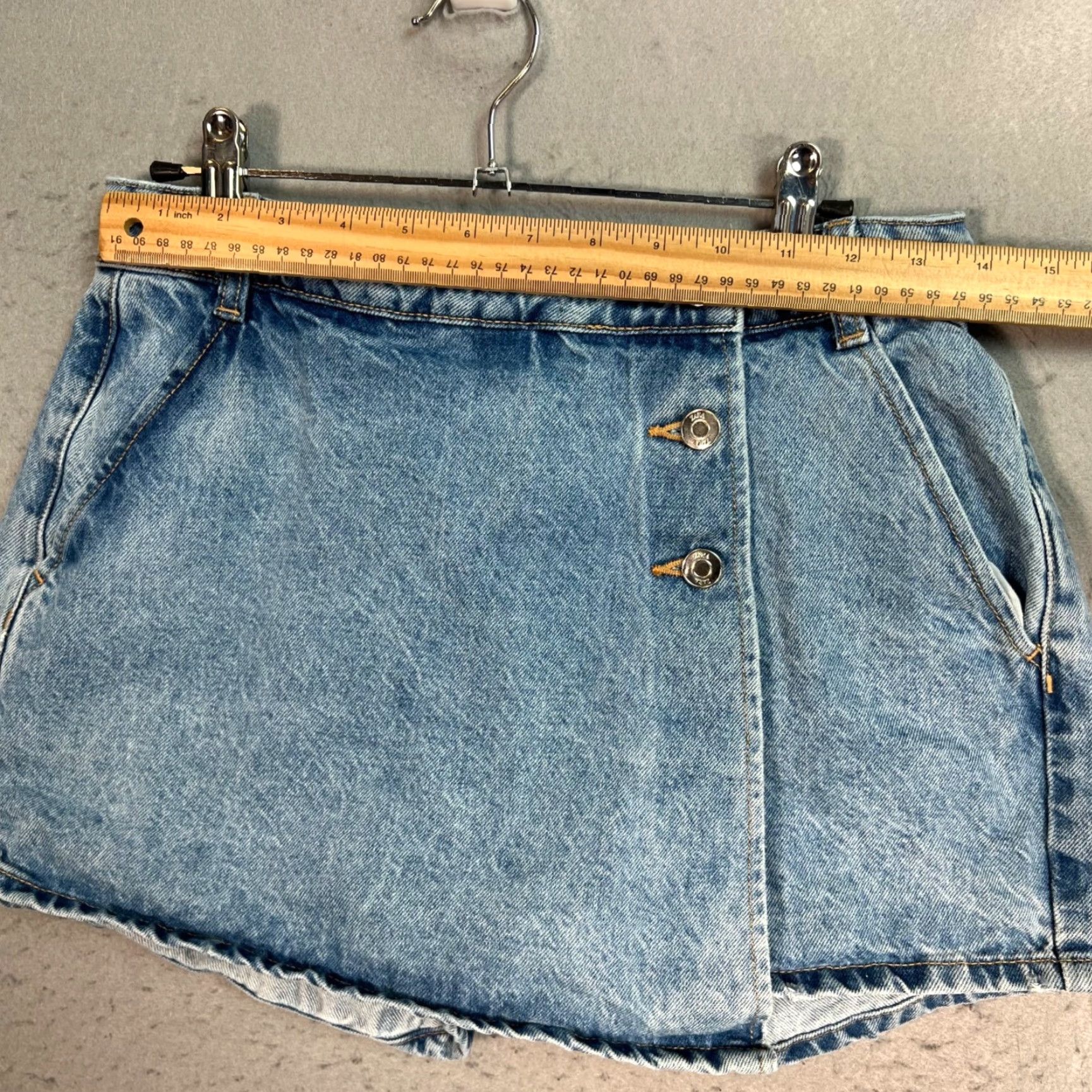Zara ZARA Womens Shorts Denim High-Waisted Button Detail Pockets XS Blue Adult Womens XS Regular Fit / Skort Style Summer Casual Capable of Inseam 2in Size 26" / US 2 / IT 38 - 5 Thumbnail