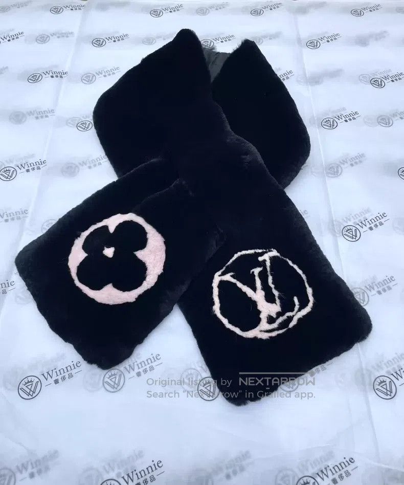 Louis Vuitton Black and pink jacquard logo fur scarf
