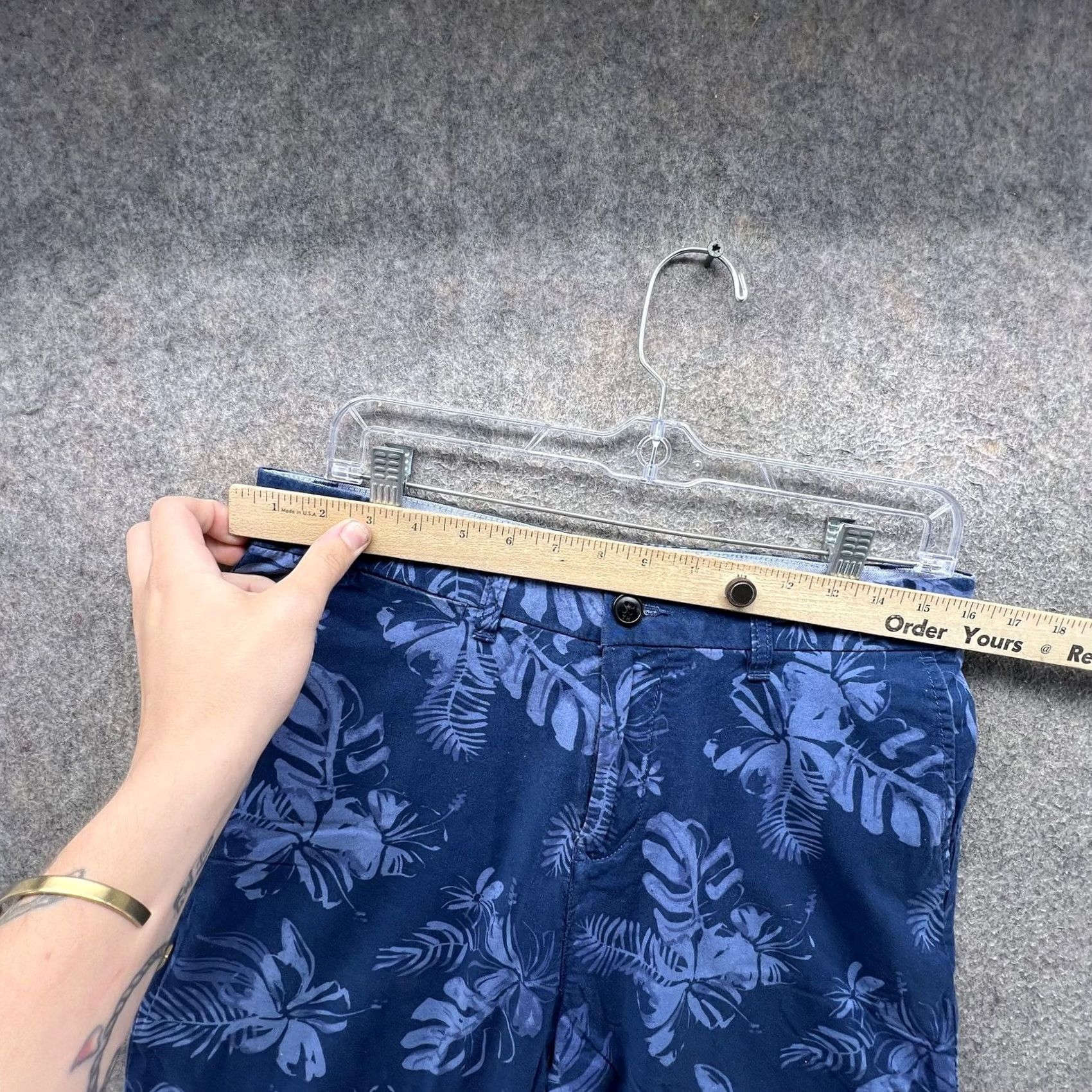 Tommy Hilfiger Tommy Hilfiger Shorts Mens 30 Blue Floral Chino Flat Front 10 Inseam Casual Size US 30 / EU 46 - 4 Thumbnail