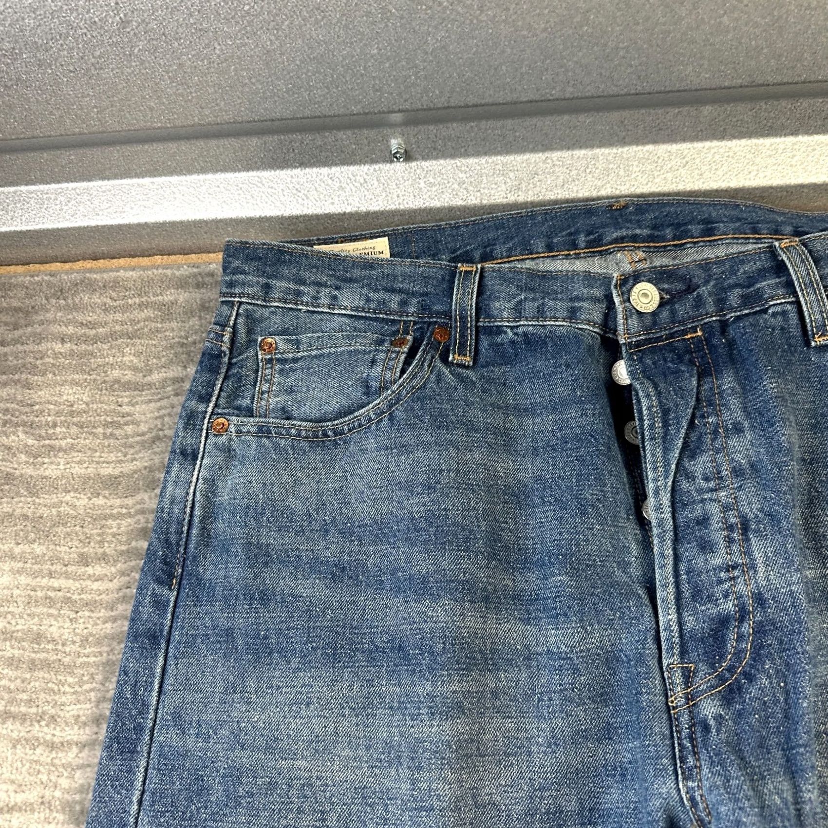 Levi's Levi's 501 Jeans Mens 36x32 Blue Denim Straight Regular Vintage No 90s Theme Size US 36 / EU 52 - 4 Thumbnail