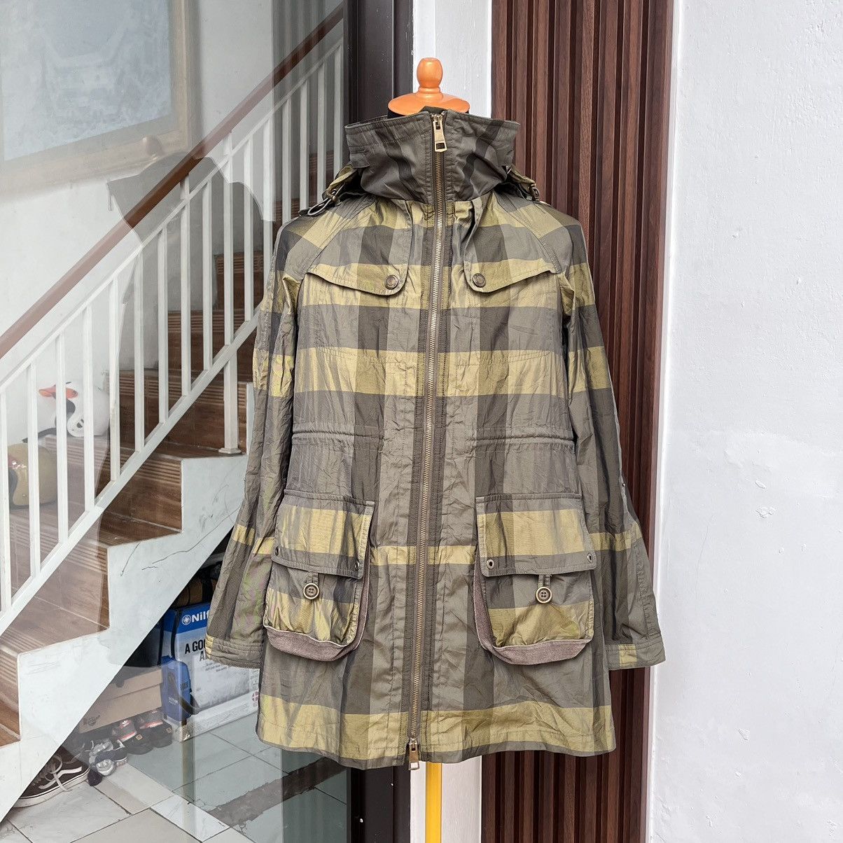 Burberry Authentics Burberry Britt Coat Jacket Tartan Patern Size M / US 6-8 / IT 42-44 - 5 Thumbnail