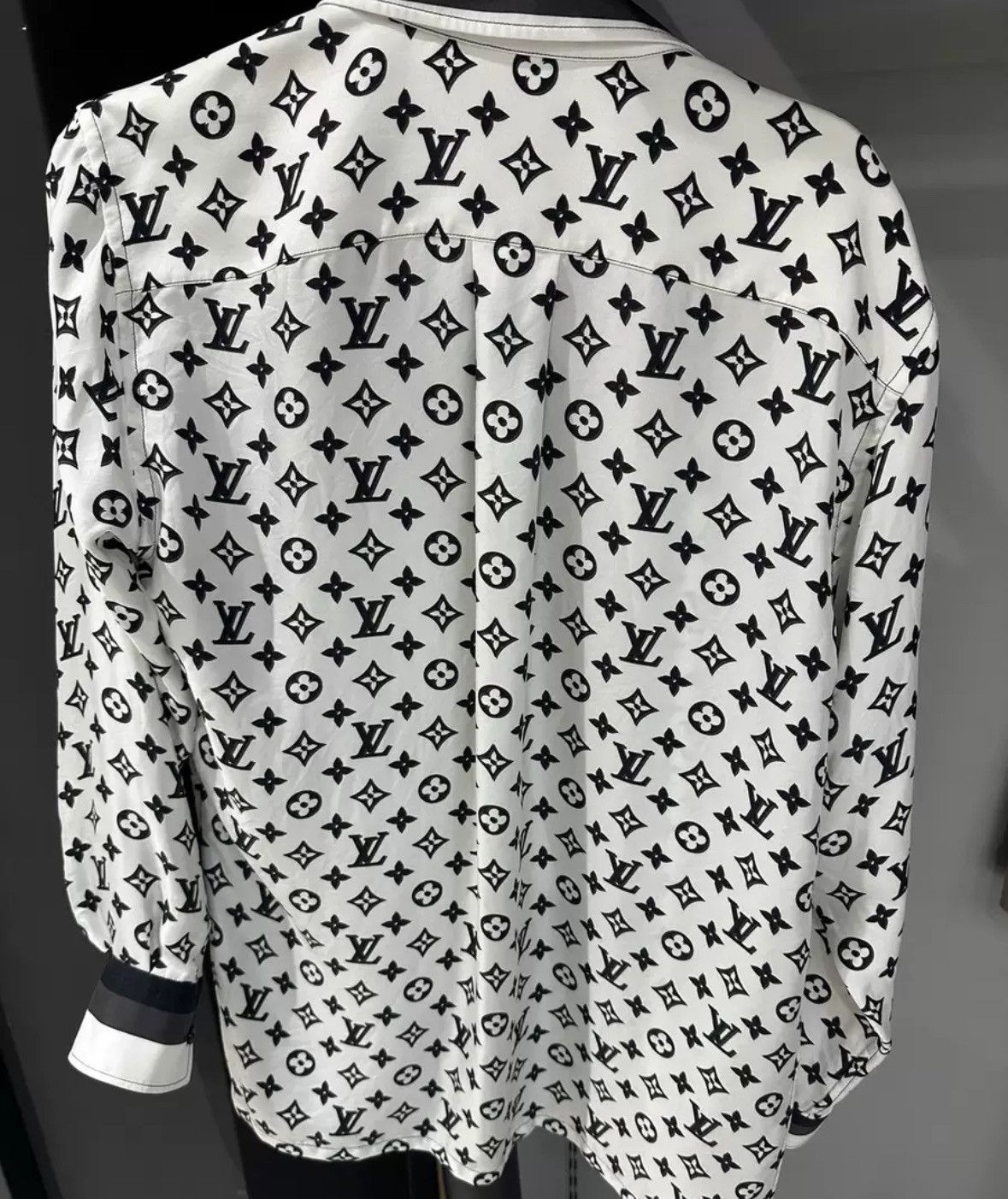 Louis Vuitton LOUIS VUITTON Mulberry silk jacket Size XS / US 0-2 / IT 36-38 - 2 Thumbnail