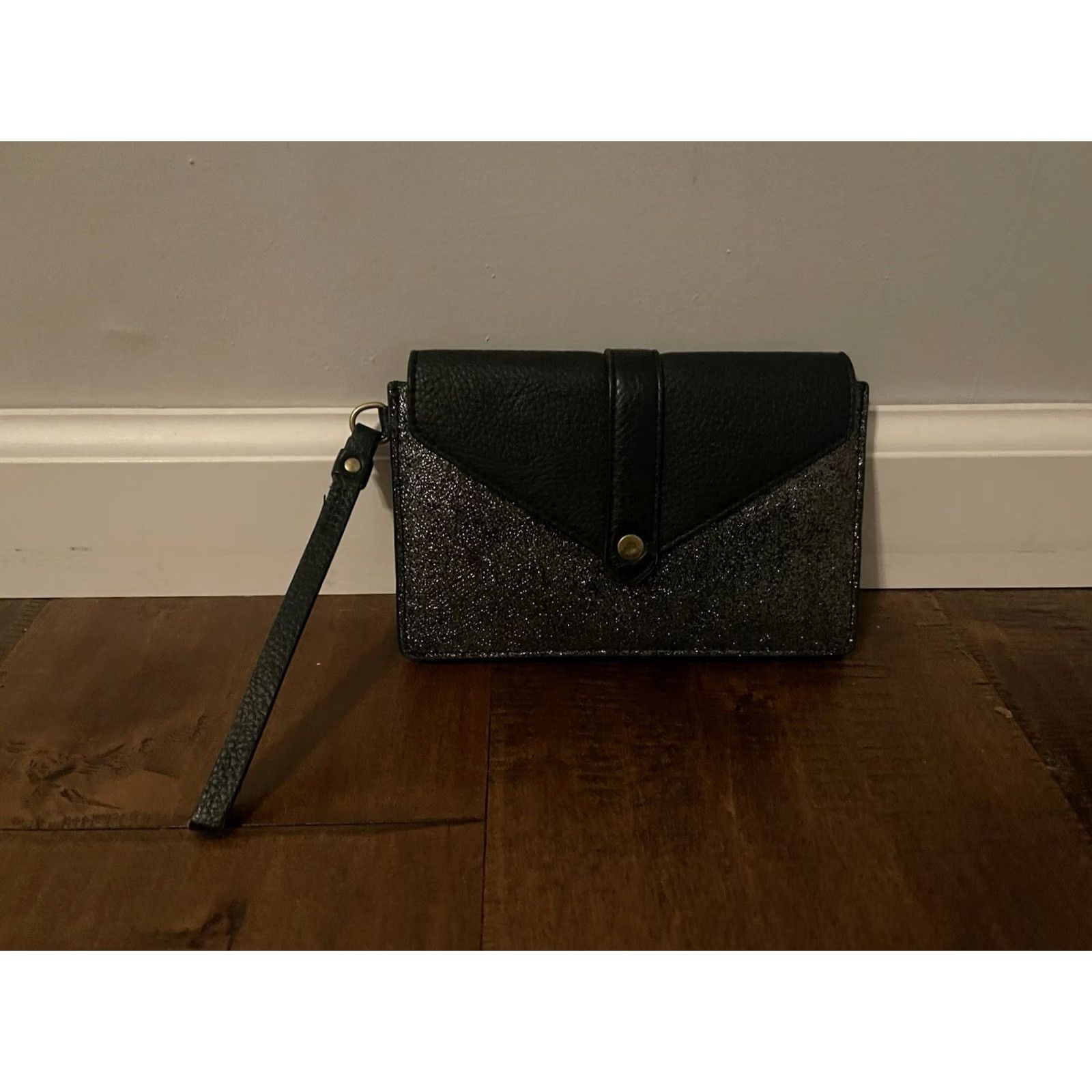 Fossil Fossil Clutch Women's Leather Wristlet Purse Bag Glitter Black 7"x4" Shimmer 7x4 Accessories Wristlet, Zipper? (Note: Refrain from adding new info) Size ONE SIZE - 2 Thumbnail