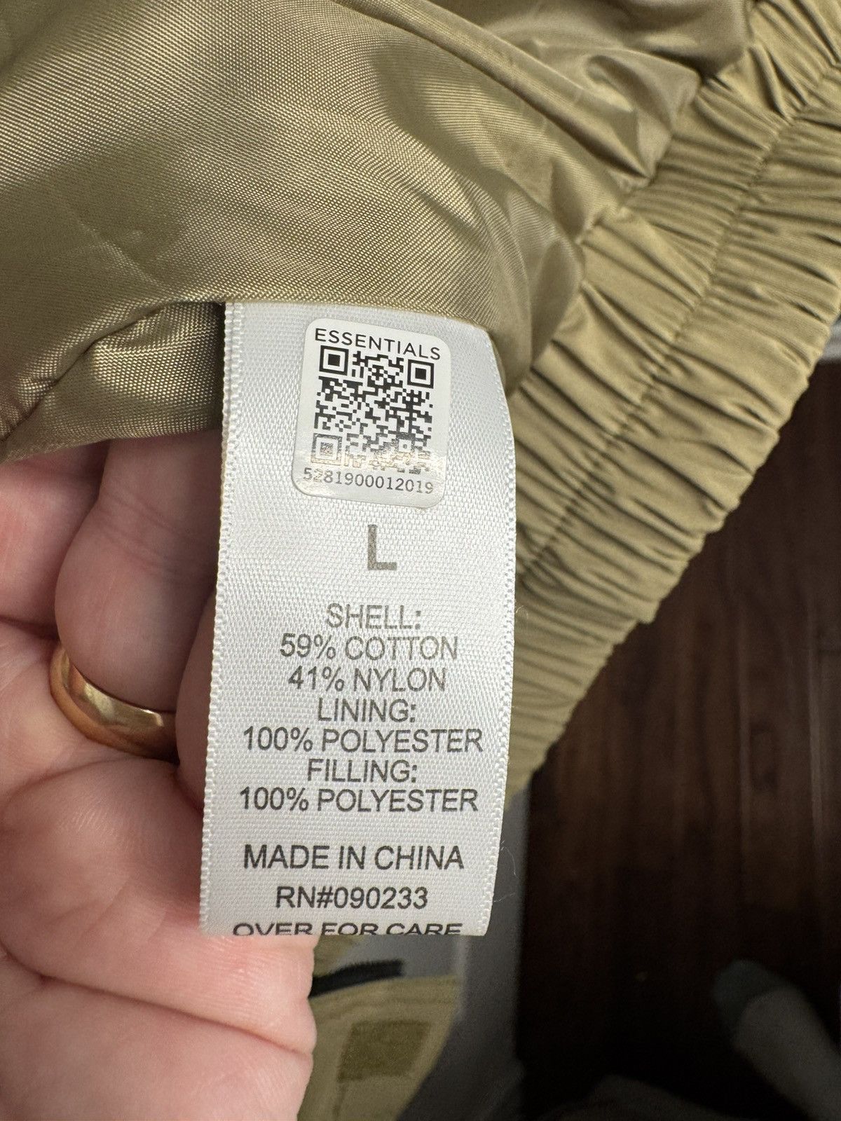 Fear of God Fear of God ESSENTIALS Puffer Army Green Size US L / EU 52-54 / 3 - 11 Thumbnail
