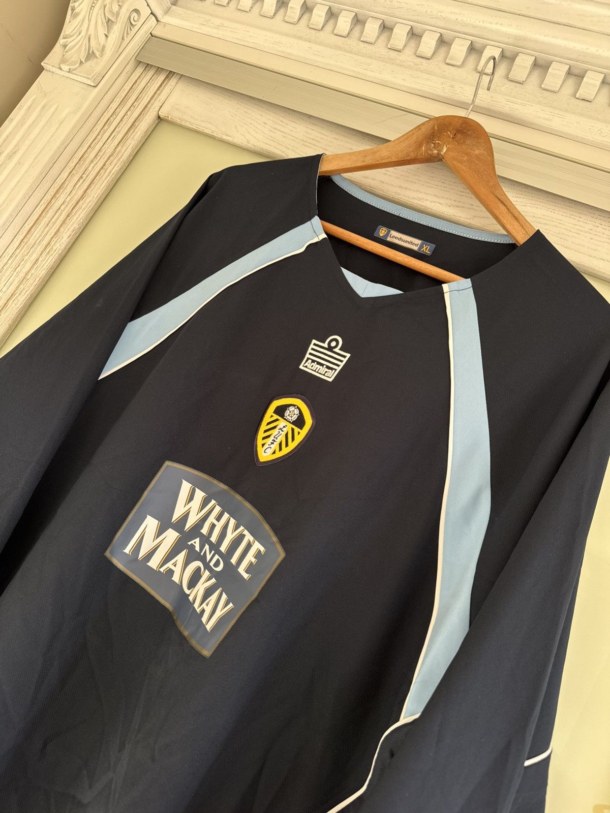 Vintage Vintage Leeds United 2005-2006 Away Soccer Longsleeve Jersey Size US XL / EU 56 / 4 - 9 Thumbnail