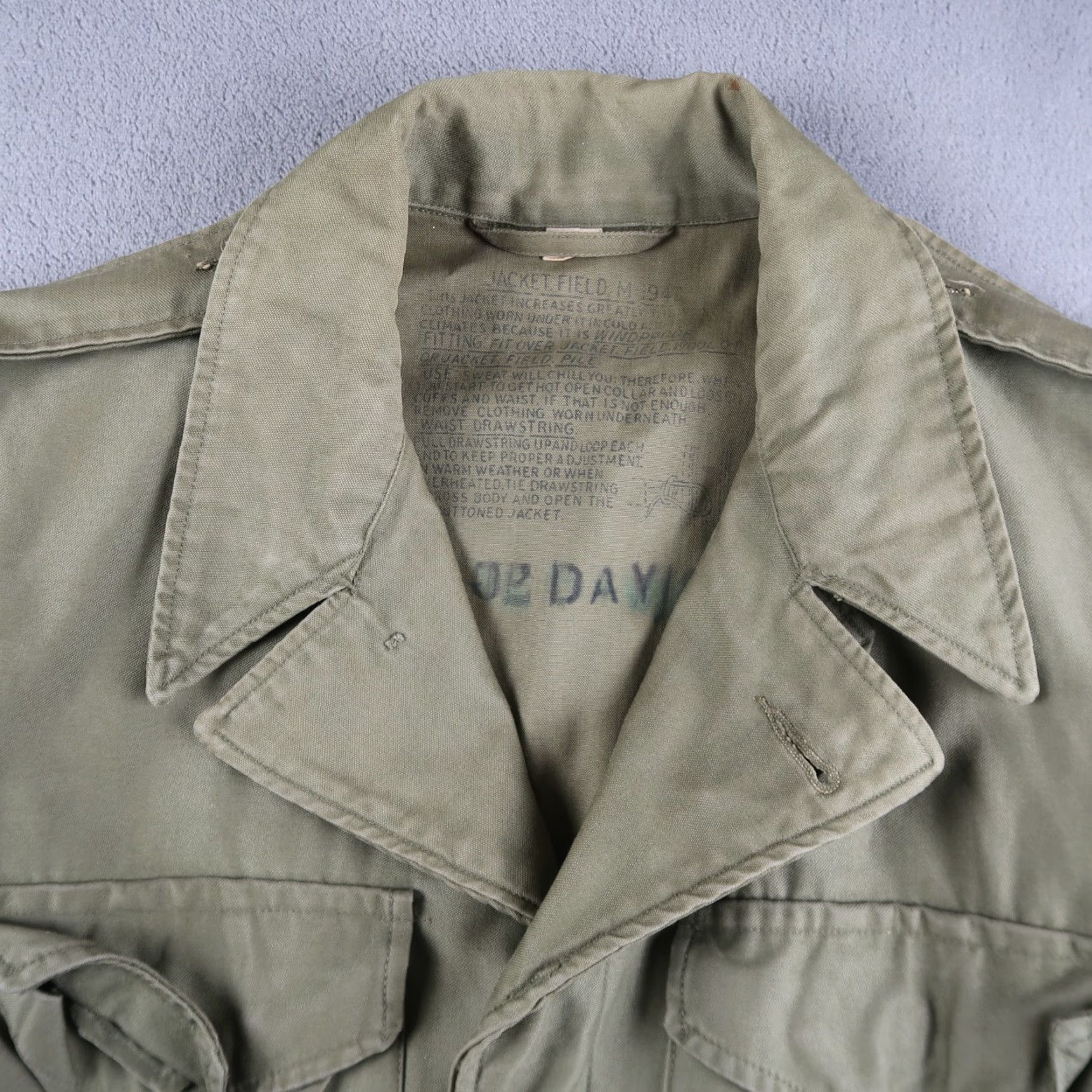 Olive VINTAGE US Army M43 Jacket Mens 34L Olive Green Military Jacket Cotton Canvas Mid-Length Green 40s WW2 Army Size US M / EU 48-50 / 2 - 6 Thumbnail