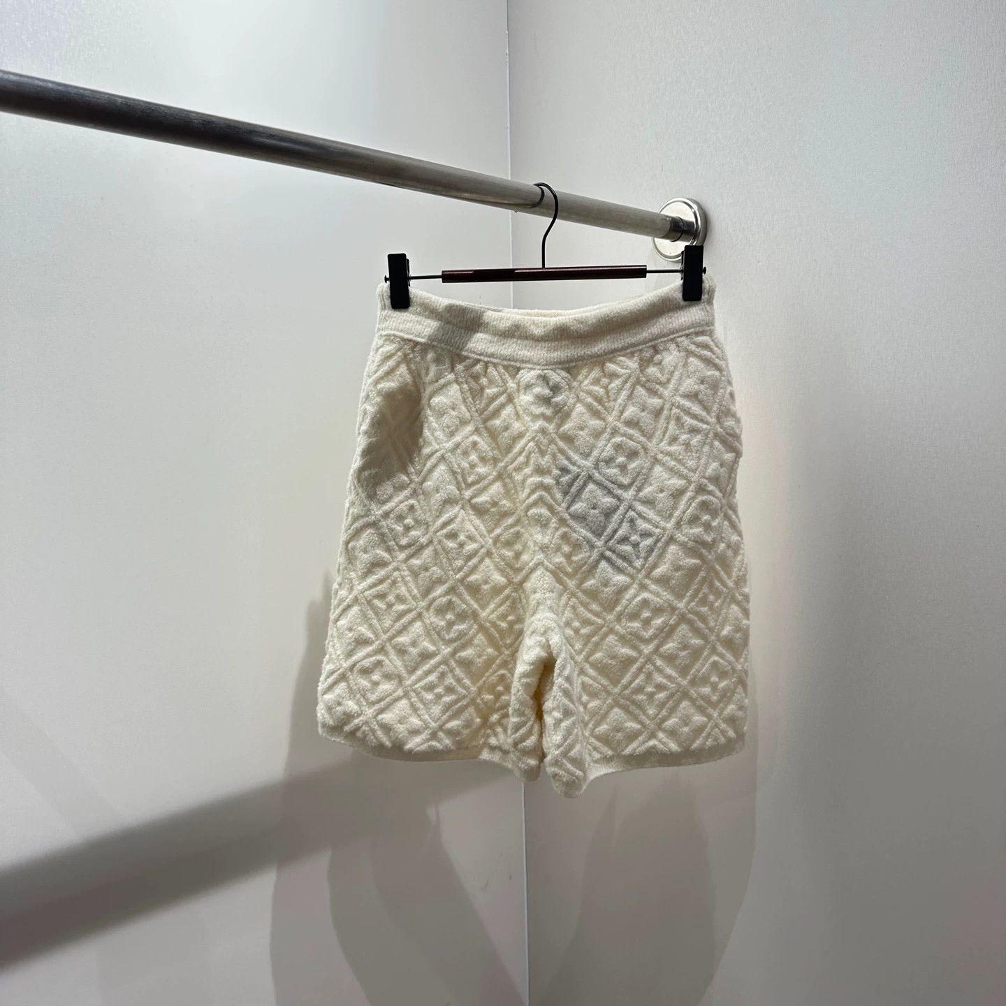 Louis Vuitton LV apr385 full print Logo towel shorts xs wool Size 25" / US 0 / IT 36 - 2 Thumbnail