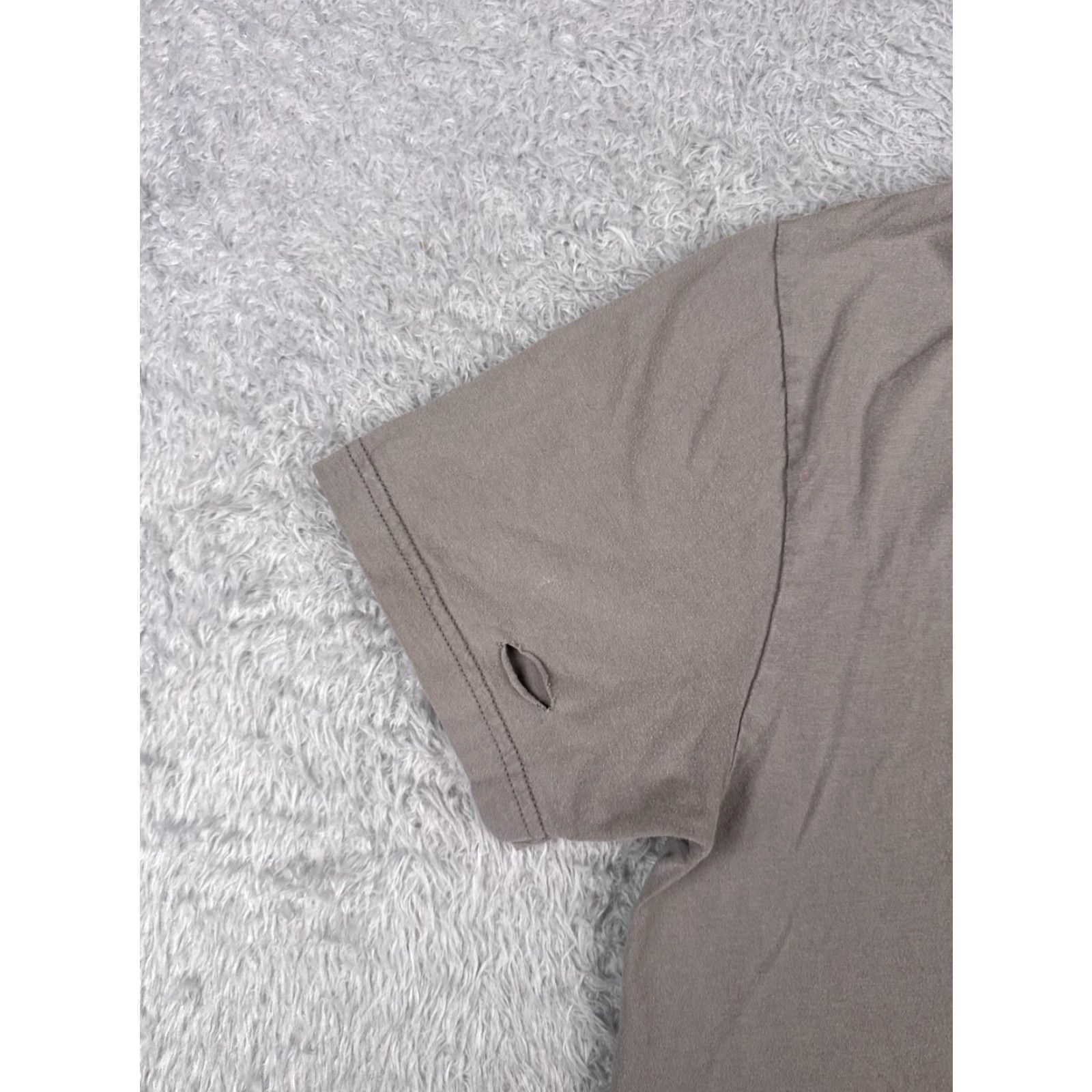 Patagonia Patagonia Shirt Men Medium Gray Short Sleeve Crew Neck Bear Logo Size US M / EU 48-50 / 2 - 5 Thumbnail