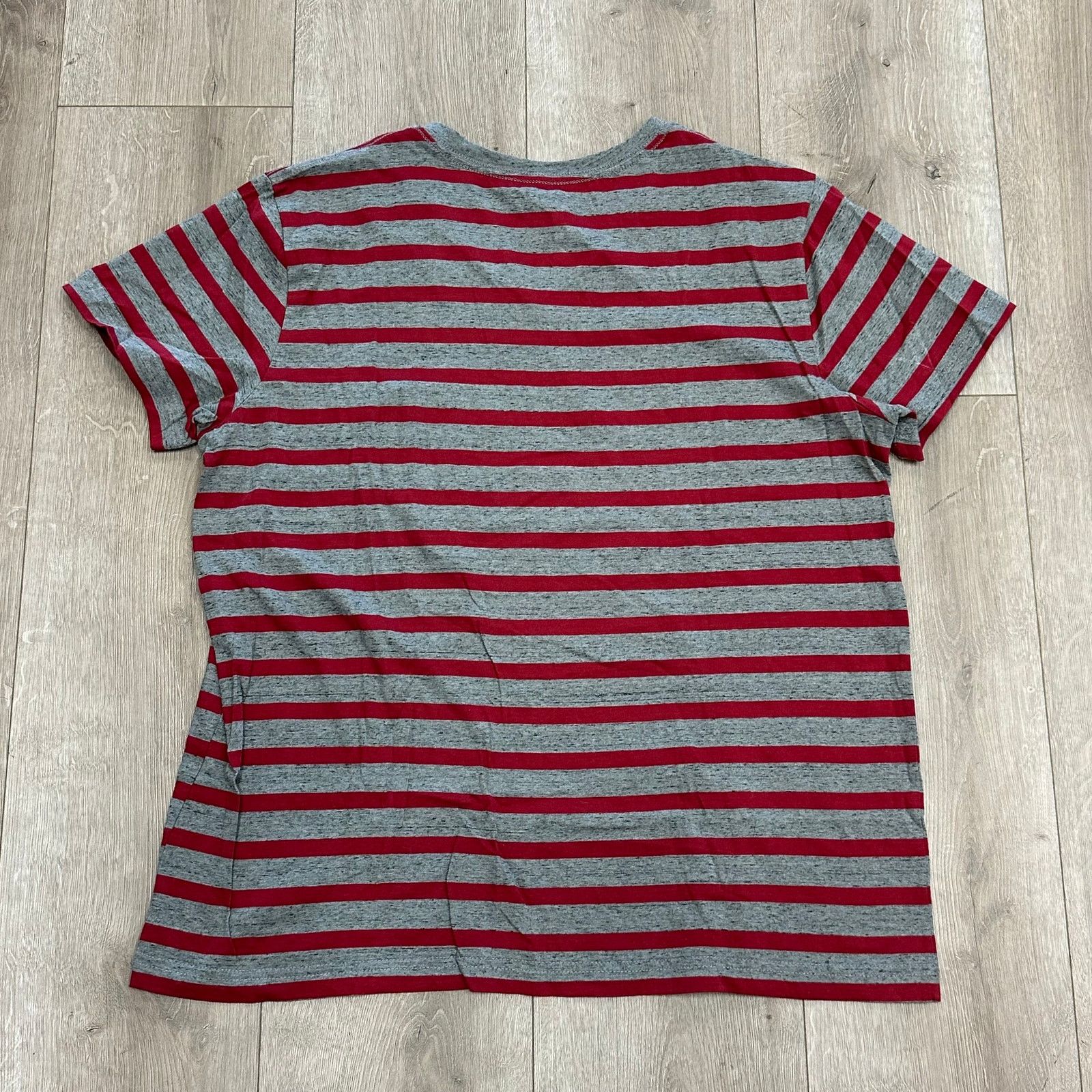 Arizona Jean Co. Arizona Jean Company striped V-neck T Shirt Tee Red Gray XL Size US XL / EU 56 / 4 - 2 Thumbnail