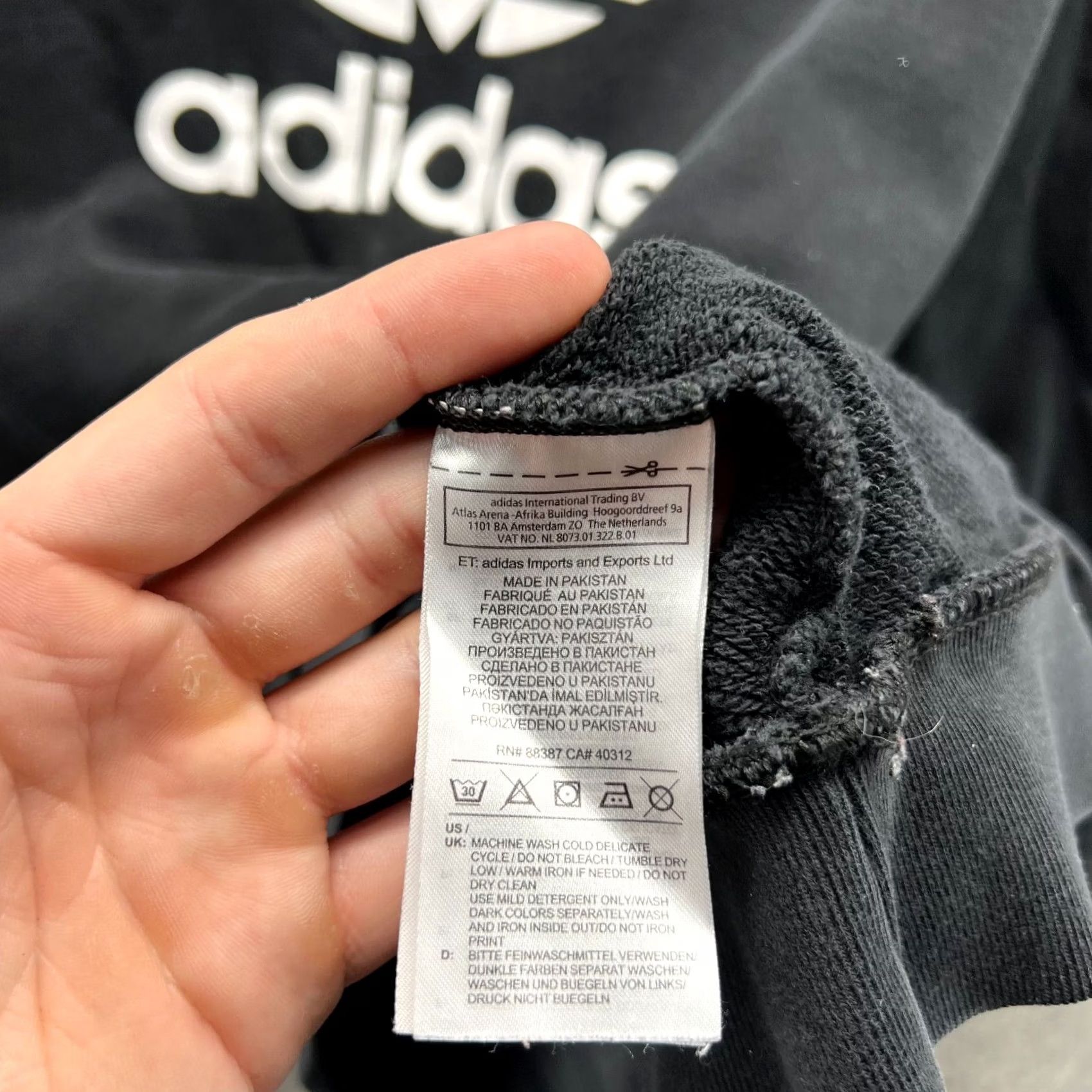 Adidas VINTAGE Adidas Sweater Mens Large Black Trefoil Warm-Up Crew Sweatshirt Pullover Fleece Size US L / EU 52-54 / 3 - 4 Thumbnail