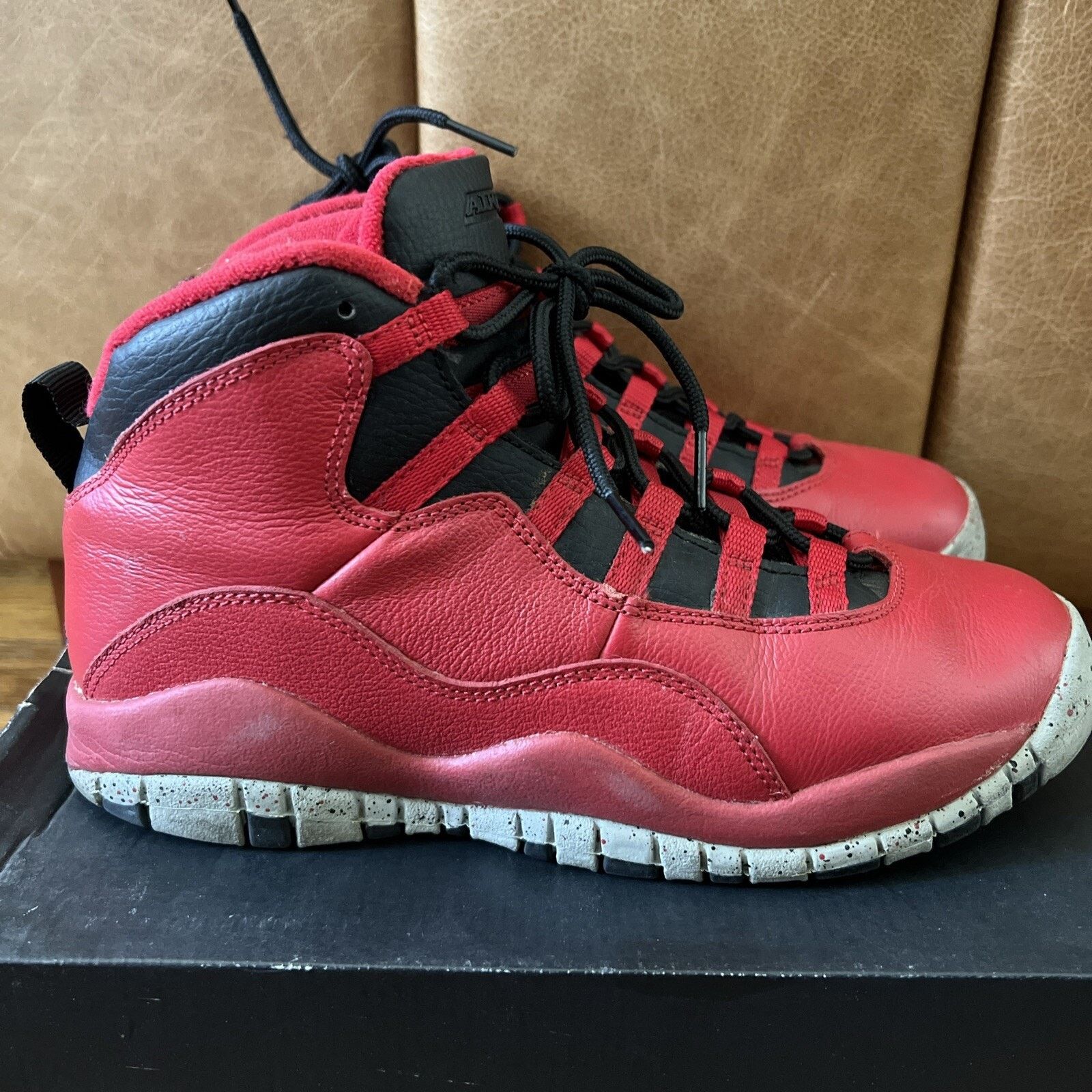 Nike Size 6Y - Jordan 10 Retro Bulls Over Broadway 2015 Size US 6 / EU 39 - 3 Thumbnail
