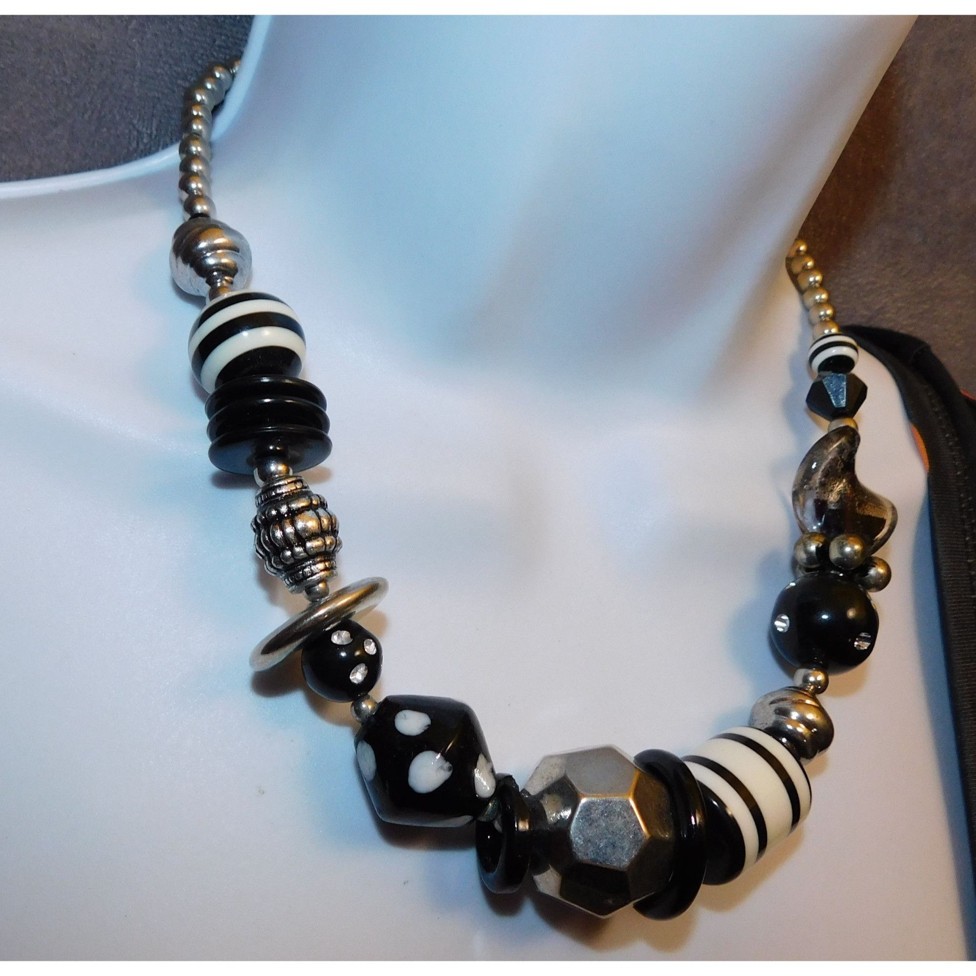 Other 90s Style Black And White Chunky Beaded Necklace Size ONE SIZE - 3 Thumbnail