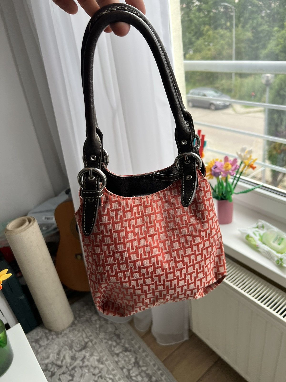 Tommy Hilfiger × Vintage Vintage Y2K Tommy Hilfiger monogram handbag 90s designer Size ONE SIZE - 1 Thumbnail