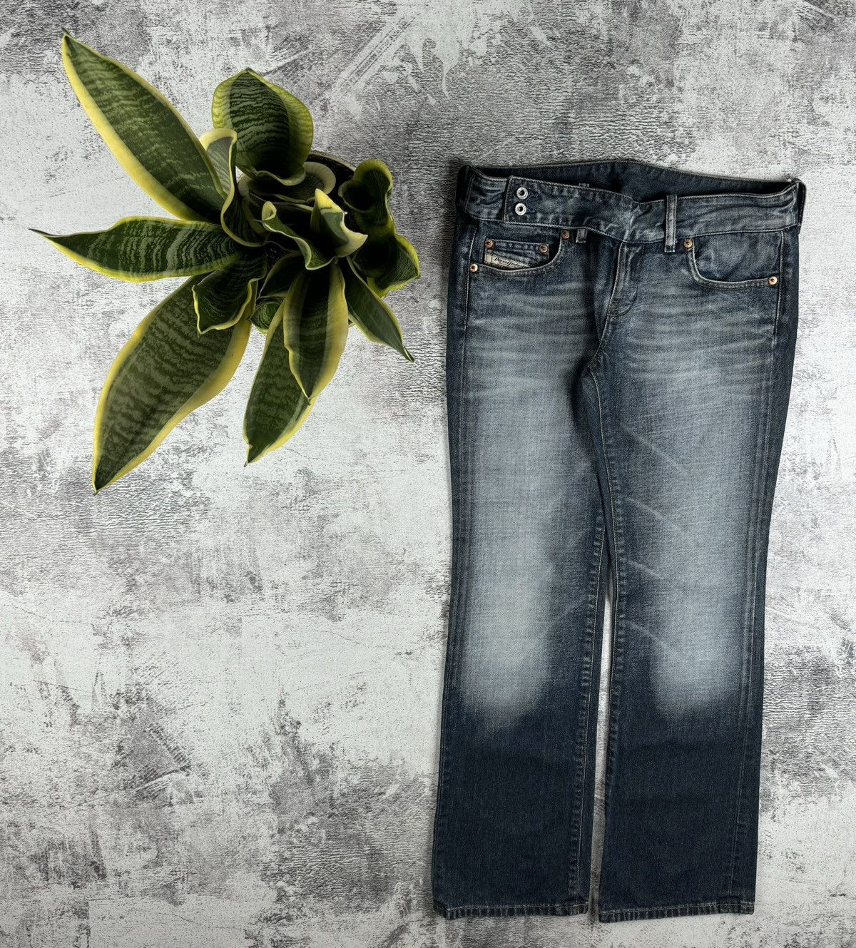 Diesel Diesel Cherone Y2K Distressed Denim Straight Jeans Trousers Size 30" / US 8 / IT 44 - 1 Thumbnail