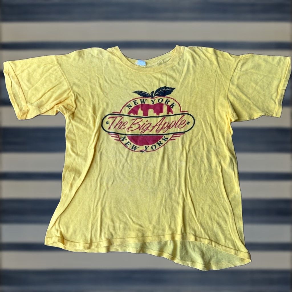 Apple VINTAGE New York City The Big Apple T-Shirt XL 50/50 Cotton Graphic Print Crew Neck Short Sleeve Men Yellow 70s 80s Size US XL / EU 56 / 4 - 1 Thumbnail