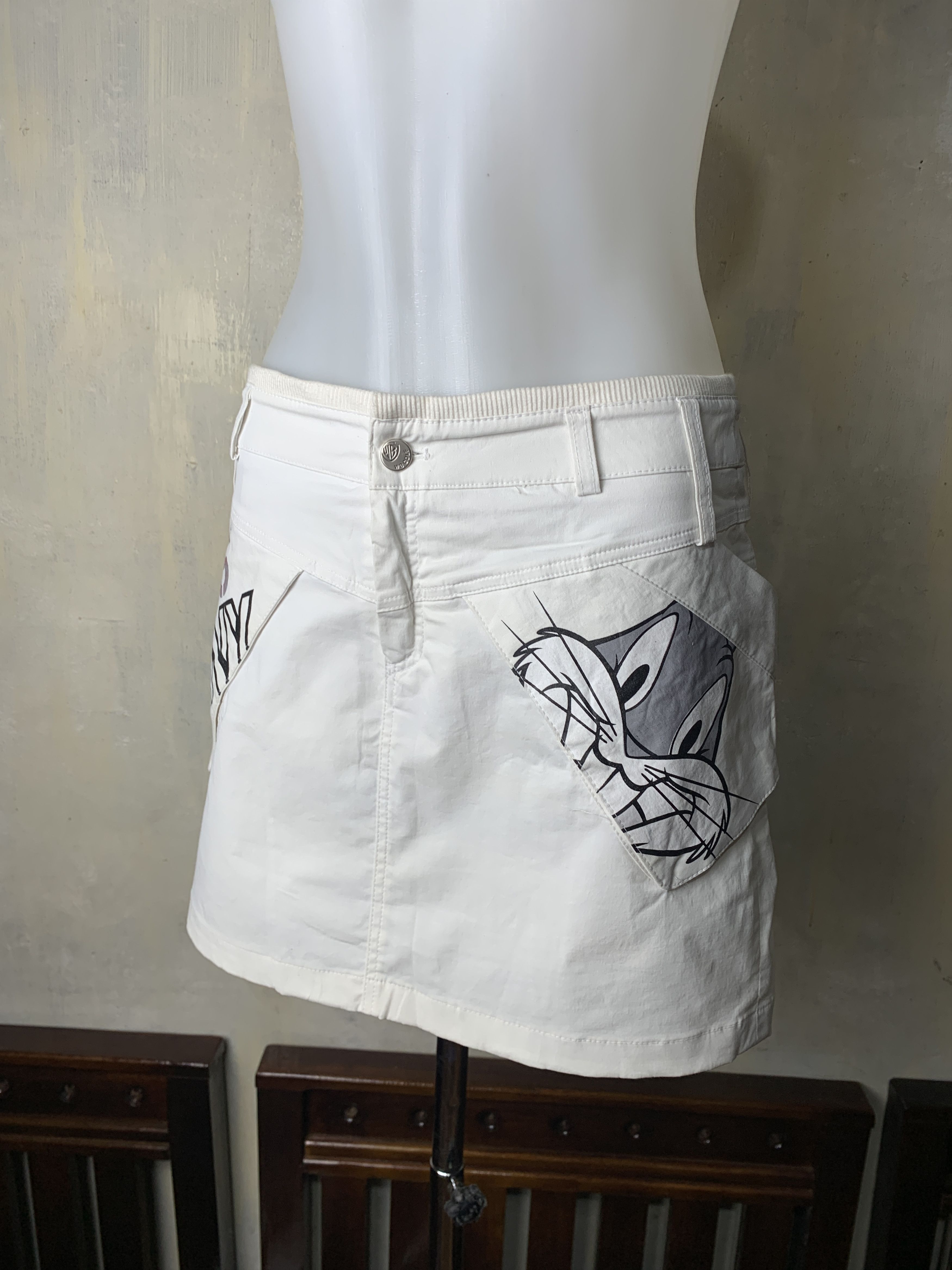 Warner Bros Warner Bros Golf Bugs Bunny White Skorts (29) Size 29" - 2 Thumbnail