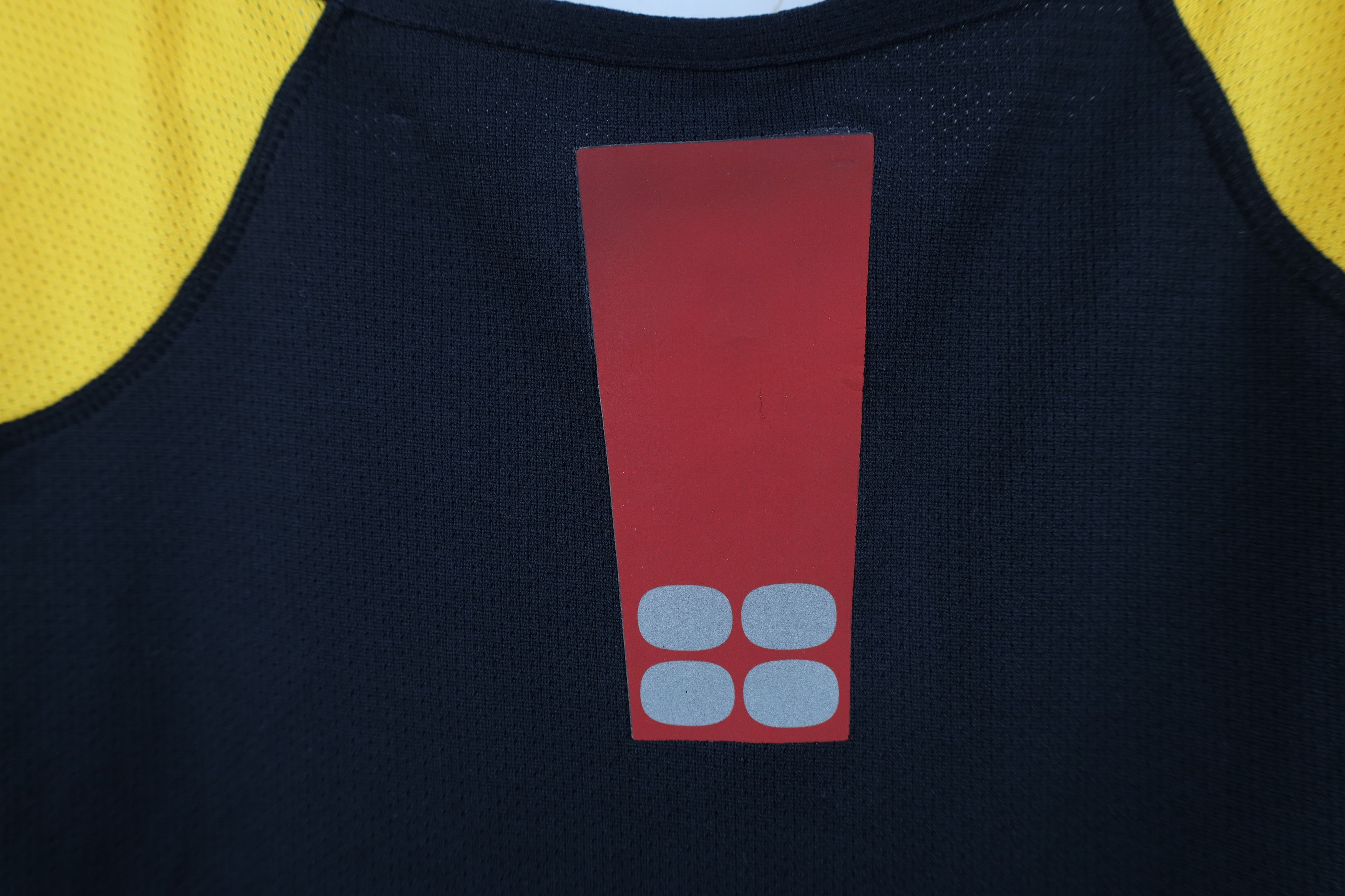 Nike Vintage Nike Mini Swoosh Reflective Tank Top Singlet Jersey Size US L / EU 52-54 / 3 - 10 Thumbnail