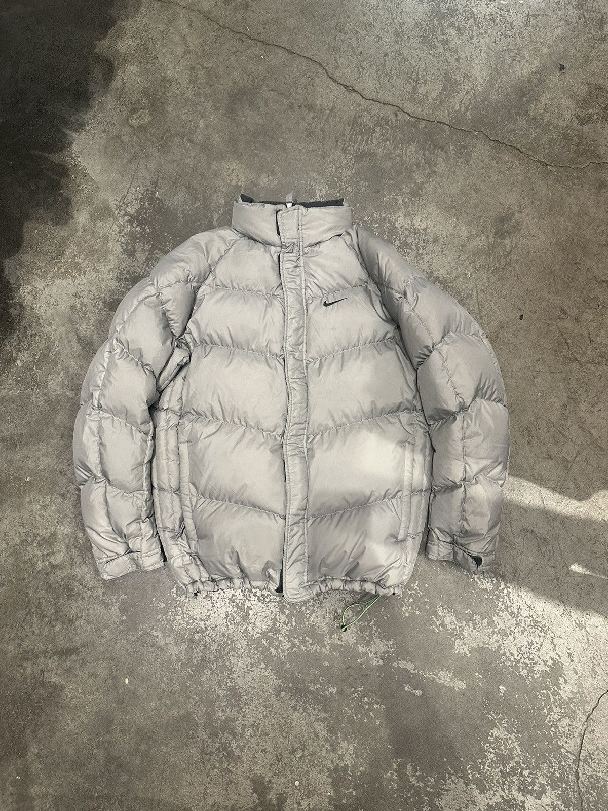 image of Y2K Nike Puffer - Size Large in Grey, Men's