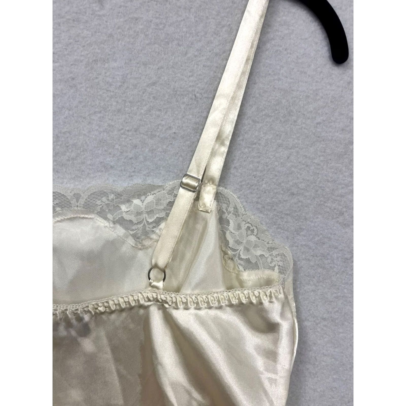 Vintage VINTAGE Cinema Etoile Ivory Satin Lace Camisole Womens M Chair? Size ONE SIZE - 5 Thumbnail