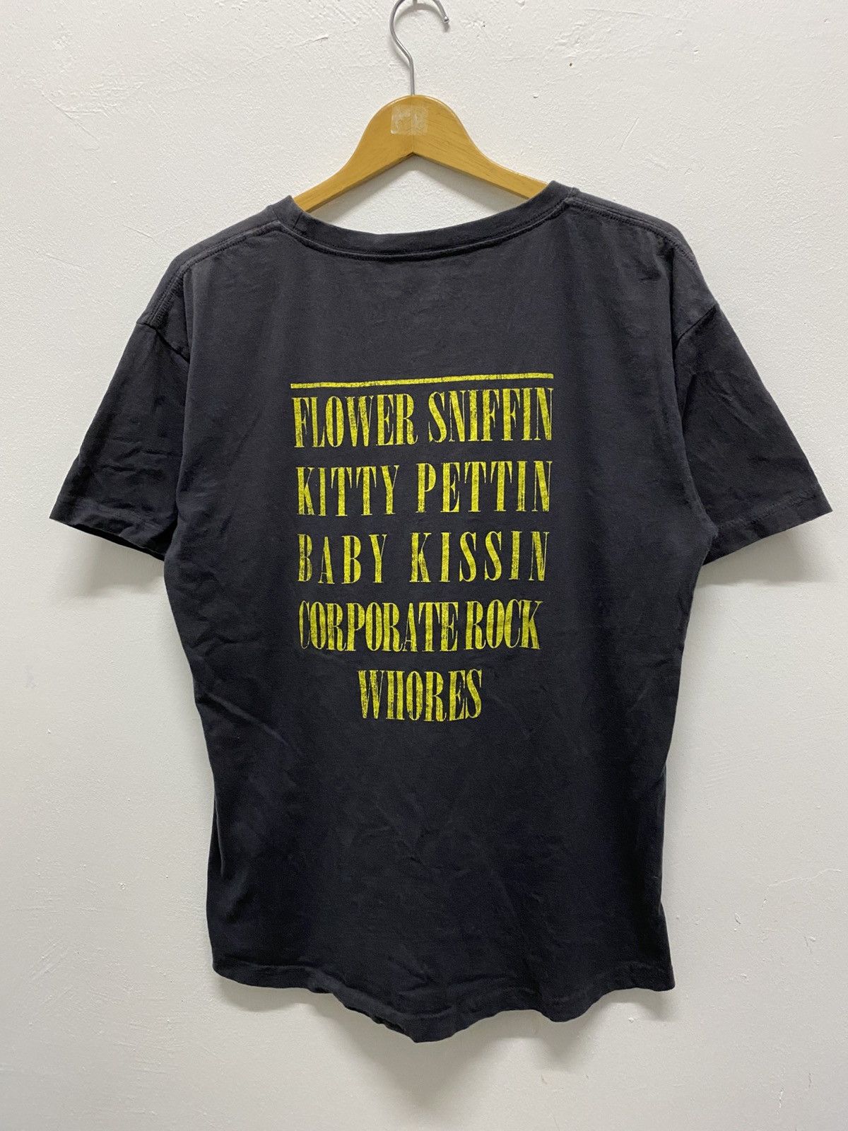 Band Tees Vintage Nirvana Smiles 2017 Size US M / EU 48-50 / 2 - 7 Thumbnail