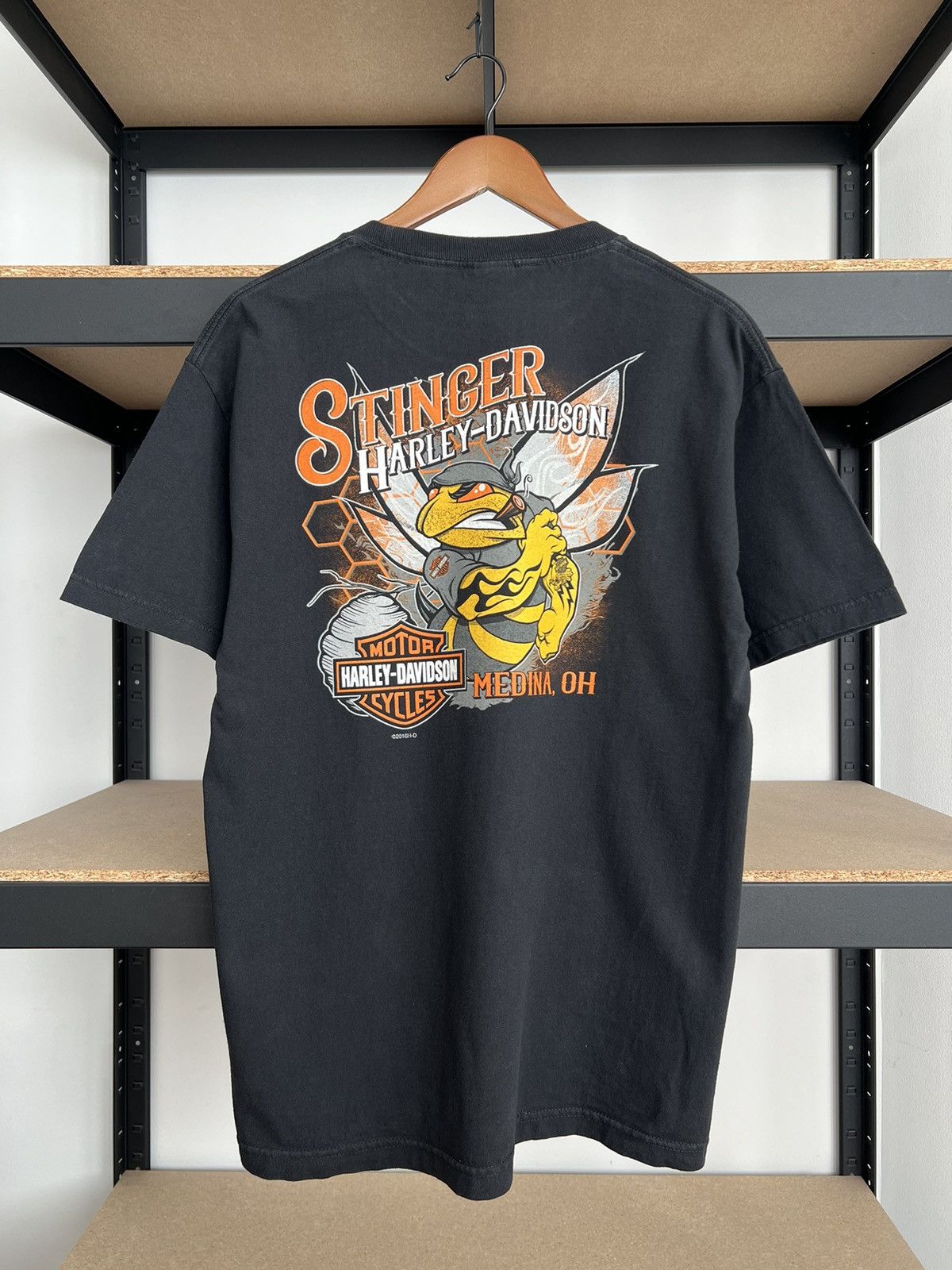 Harley Davidson Vintage 2016 Harley Davidson Bumblebee Stinger Black T-shirt Size US L / EU 52-54 / 3 - 1 Thumbnail