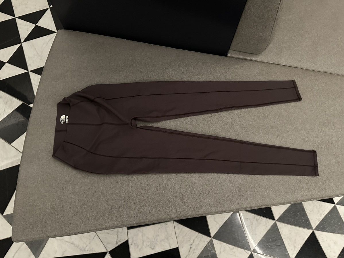 SKIMS × The North Face SKIMS x NORTH FACE REFINA LEGGING PHOENIX SIZE XS Size 26" / US 2 / IT 38 - 6 Thumbnail