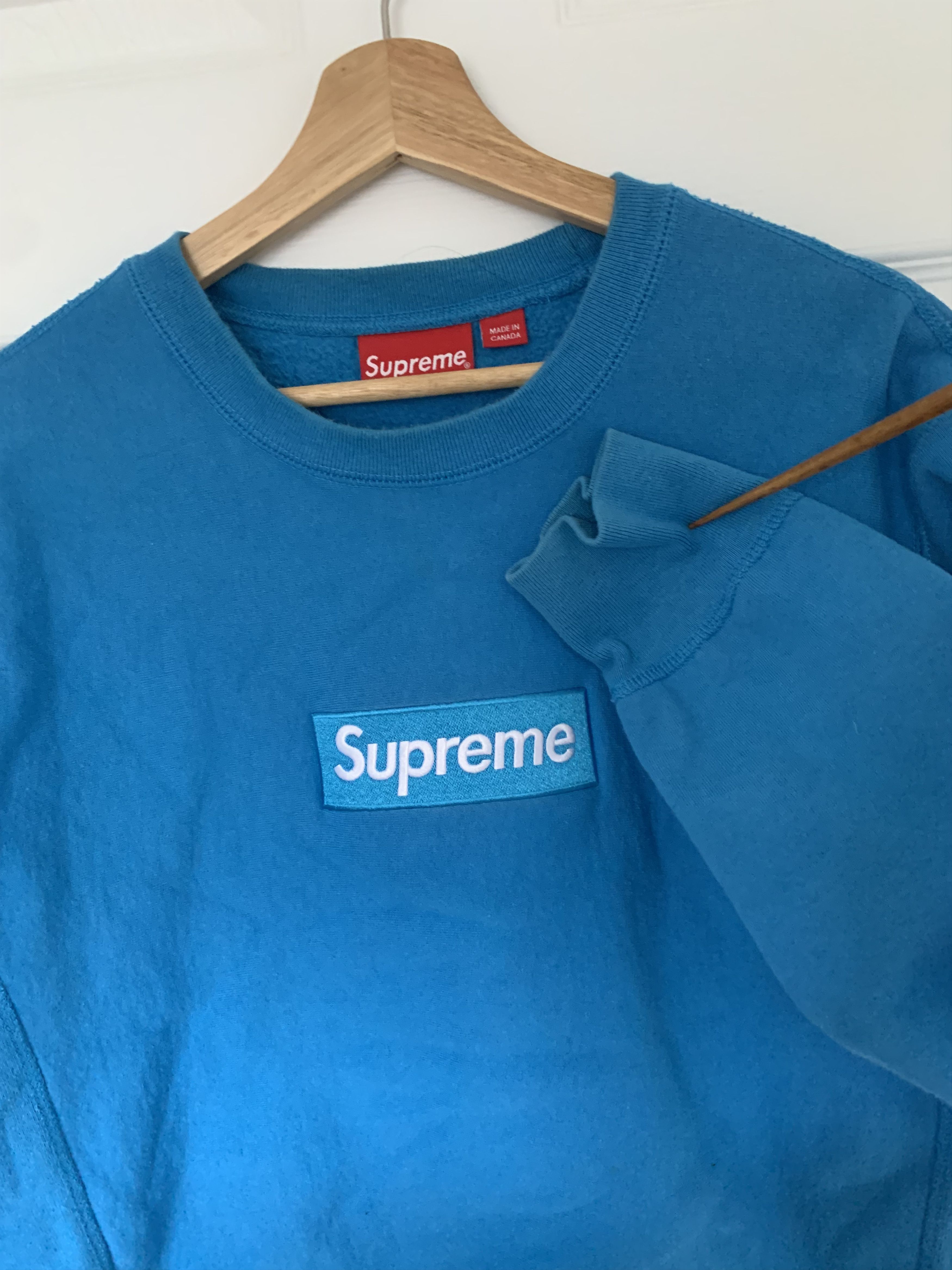 Supreme FW18 BOX LOGO CREWNECK SWEATSHIRT BRIGHT ROYAL SIZE MEDIUM Size US M / EU 48-50 / 2 - 2 Thumbnail
