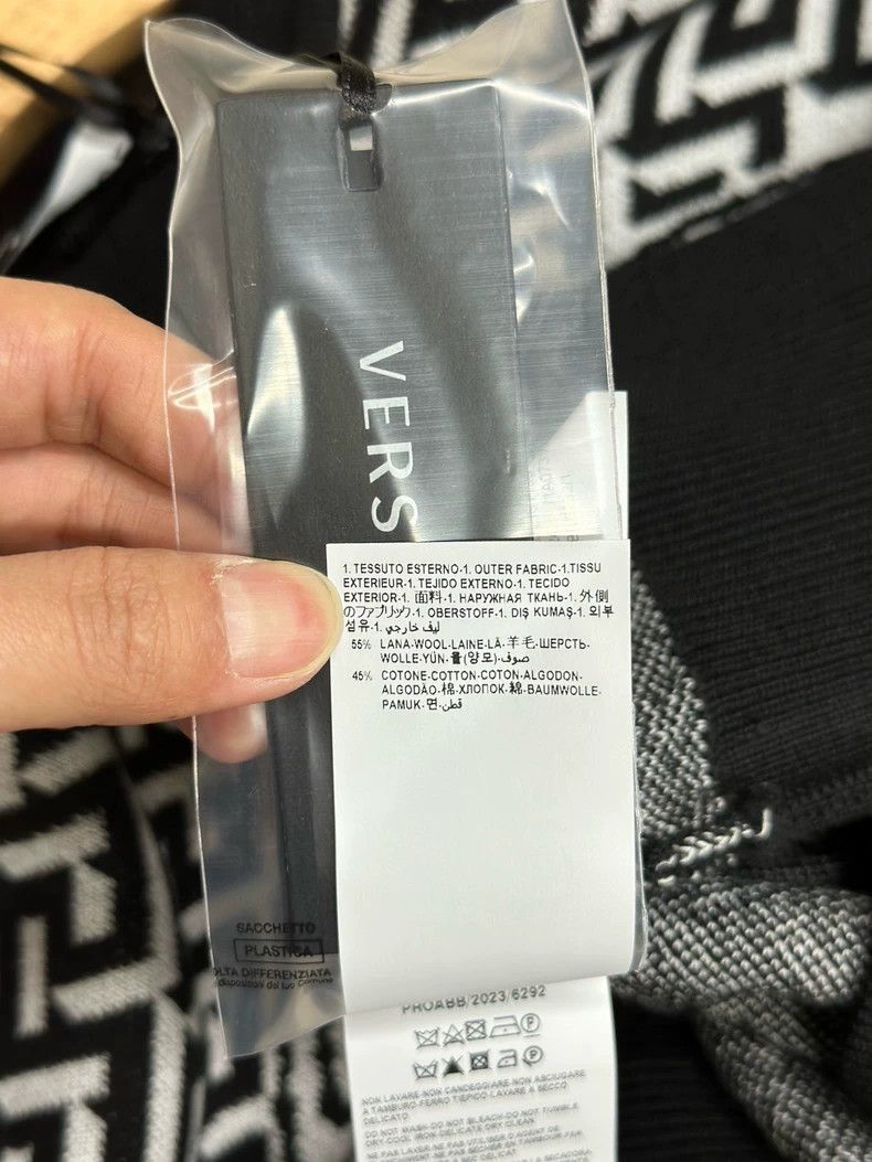 Versace Versace Black and white color-blocked Medusa crewneck card Size US L / EU 52-54 / 3 - 7 Thumbnail
