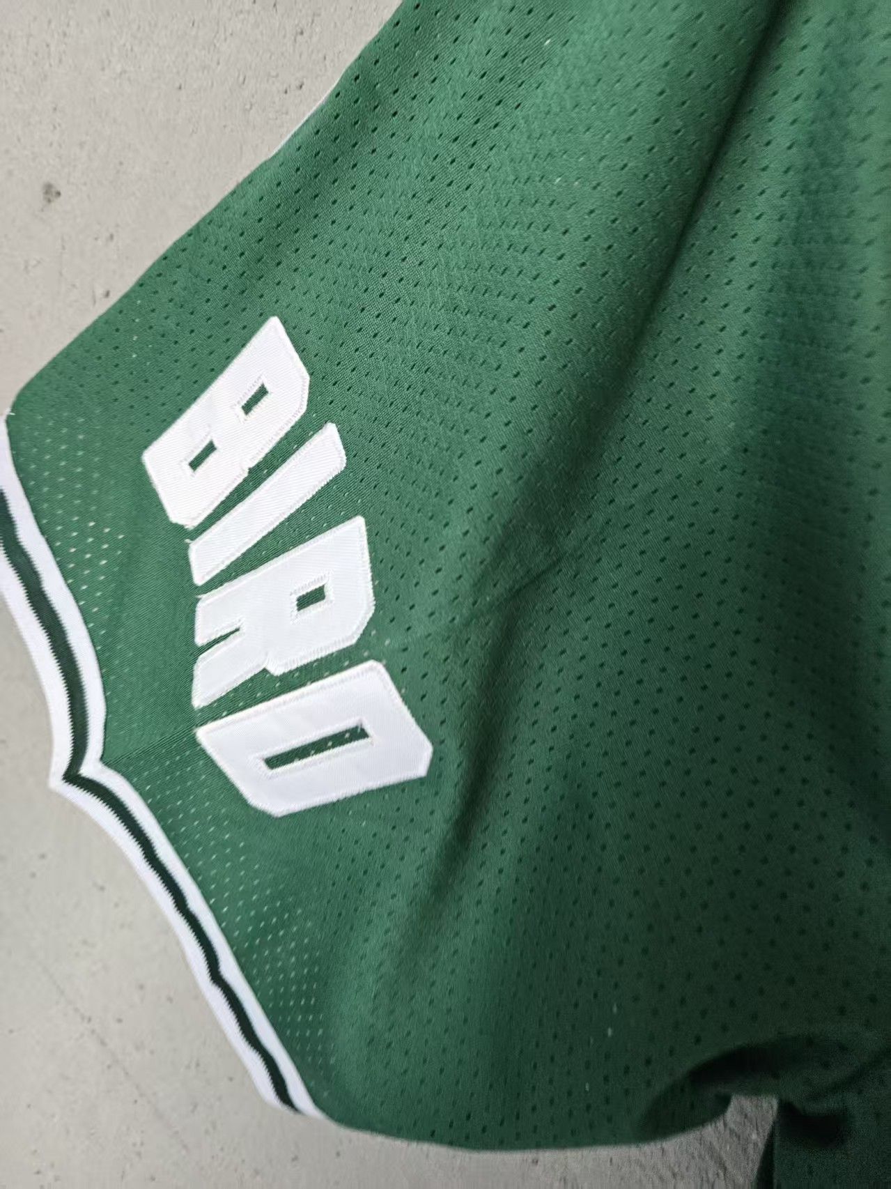 NBA Boston Celtics 33 Larry Bird Short XL Size US 36 / EU 52 - 4 Thumbnail