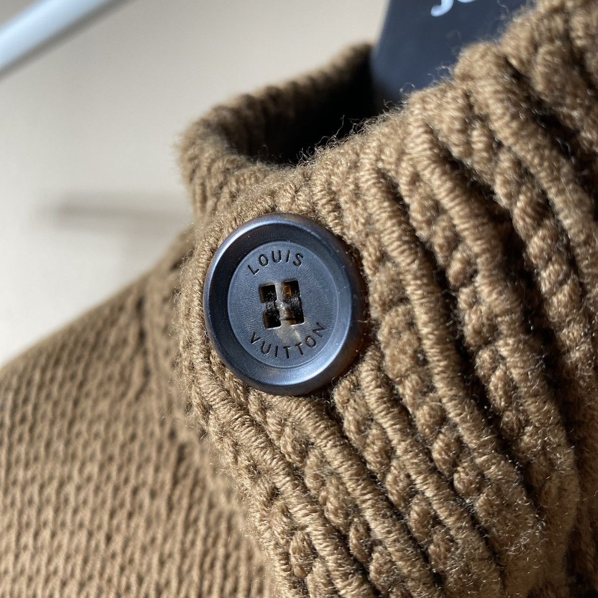 Louis Vuitton Wool Knit Button Sweater Louis Vuitton Brown Size US L / EU 52-54 / 3 - 4 Thumbnail