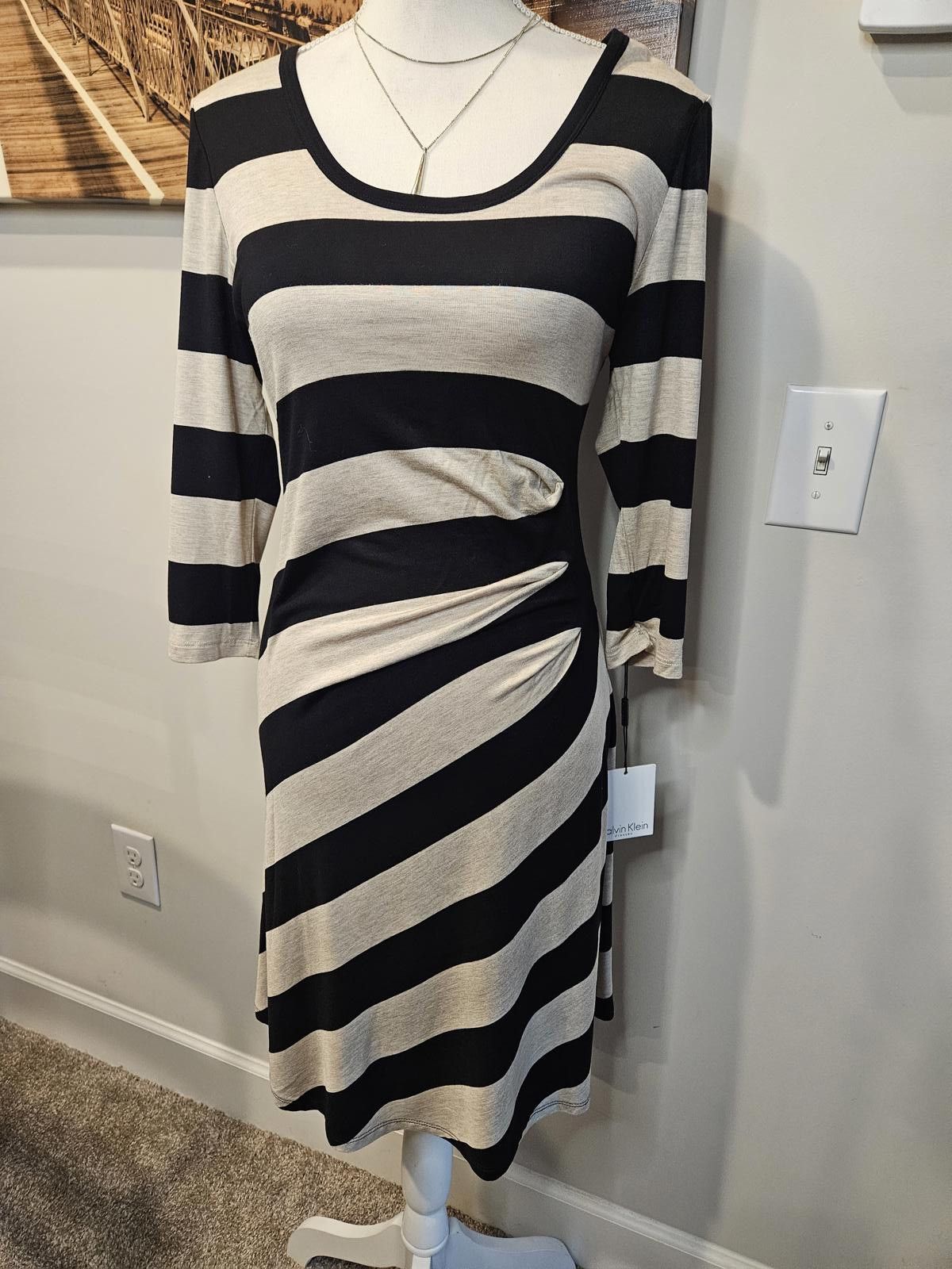 Calvin Klein Nwt Calvin Klein Striped Dress - Stylish Comfort Size M / US 6-8 / IT 42-44 - 1 Thumbnail