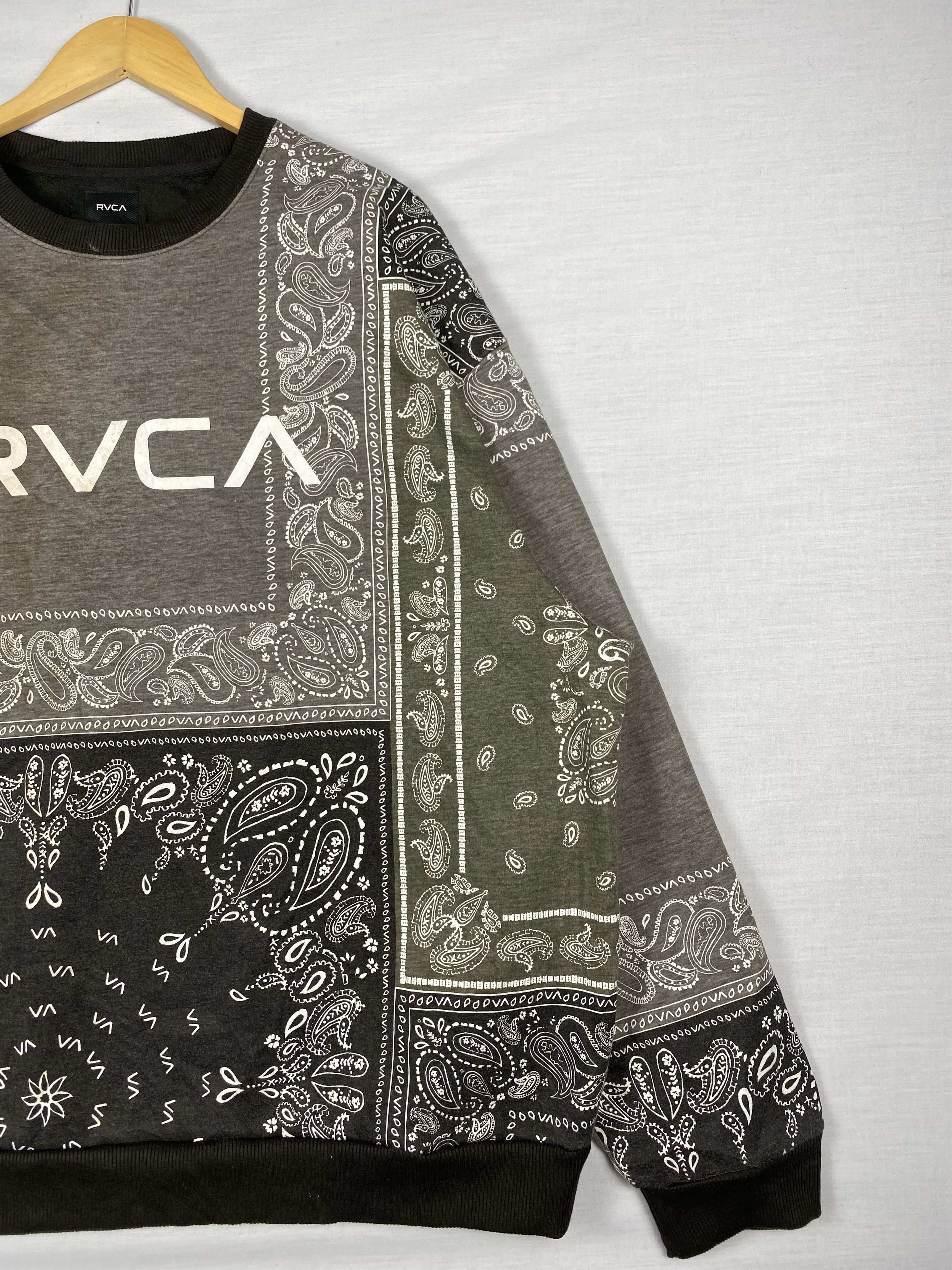 RVCA Vintage RVCA Roundneck Batik Pattern Long Sleeve Shirt Size US L / EU 52-54 / 3 - 2 Thumbnail