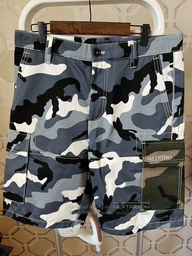 Valentino Valentino Camouflage cargo shorts Size US 30 / EU 46 - 1 Thumbnail