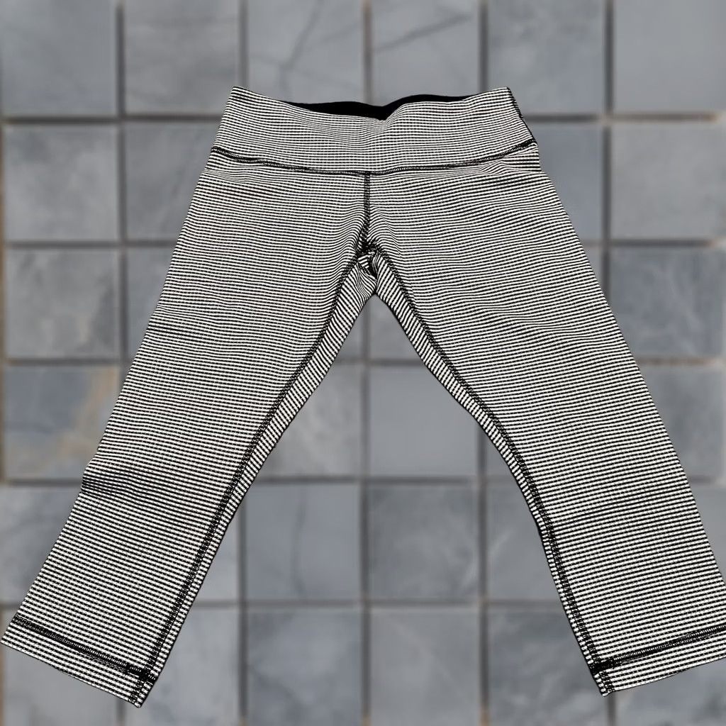 Lululemon Lululemon Leggings Capri Womens 6 Gingham Crop White Capris? Size 28" / US 6 / IT 42 - 1 Thumbnail